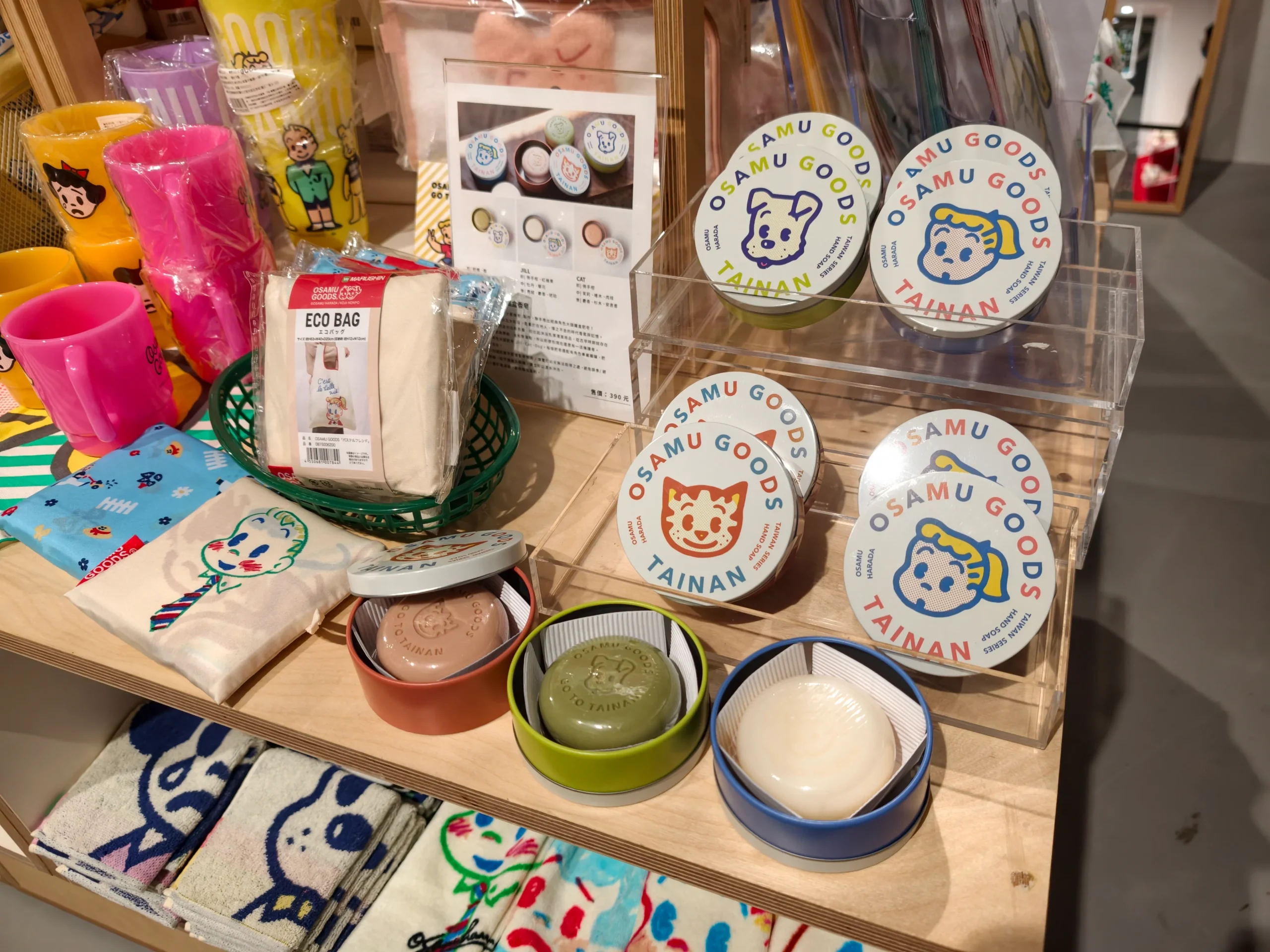 【開箱】橫跨半世紀的療癒力！日本「可愛始祖」原田治《OSAMU GOODS 50週年展》客製T恤、展覽限定商品搶先看~