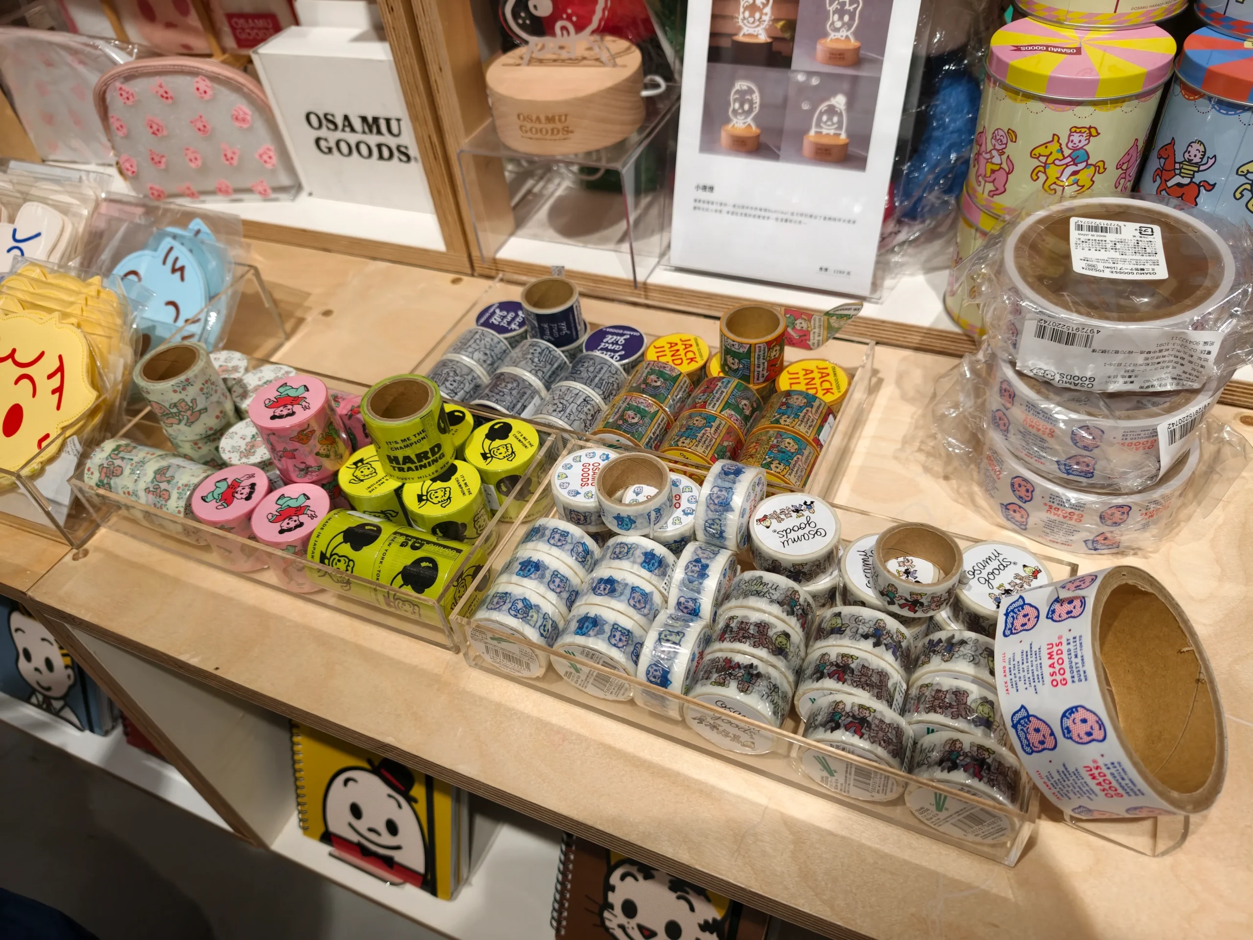 【開箱】橫跨半世紀的療癒力！日本「可愛始祖」原田治《OSAMU GOODS 50週年展》客製T恤、展覽限定商品搶先看~