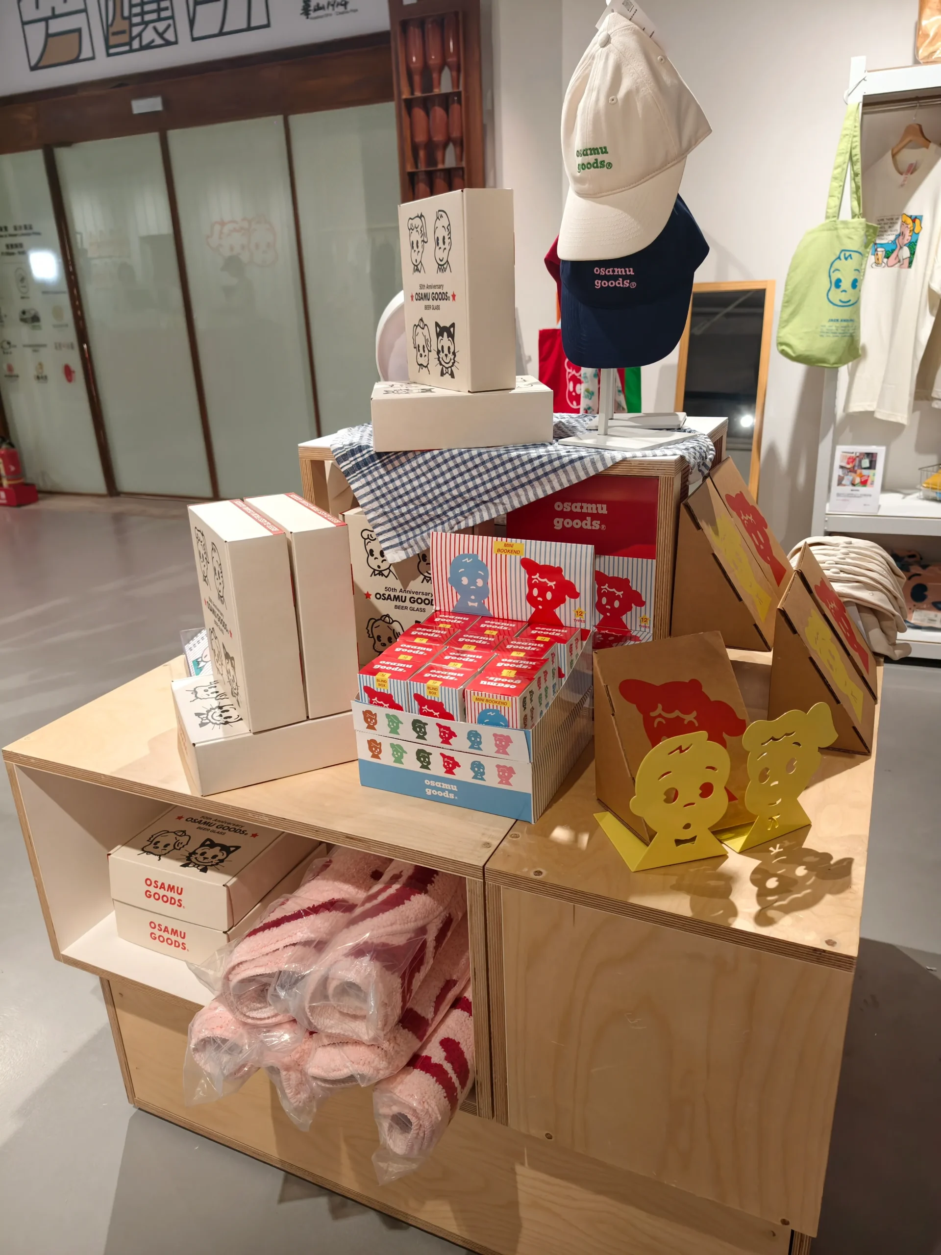 【開箱】橫跨半世紀的療癒力!日本「可愛始祖」原田治《OSAMU GOODS 50週年展》客製T恤、展覽限定商品搶先看~