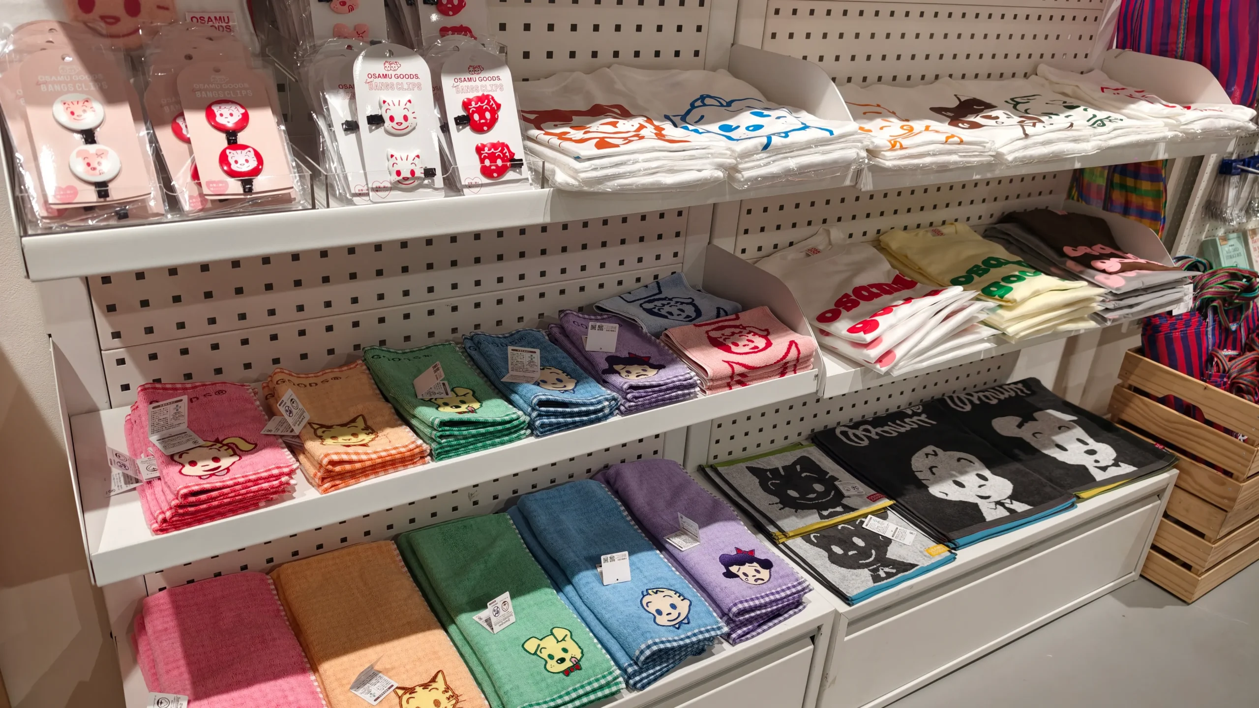 【開箱】橫跨半世紀的療癒力！日本「可愛始祖」原田治《OSAMU GOODS 50週年展》客製T恤、展覽限定商品搶先看~