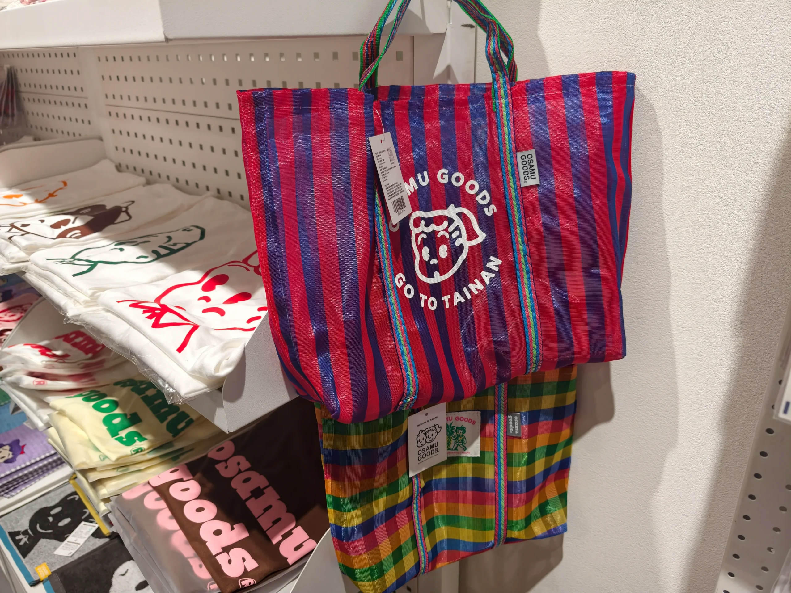 【開箱】橫跨半世紀的療癒力！日本「可愛始祖」原田治《OSAMU GOODS 50週年展》客製T恤、展覽限定商品搶先看~
