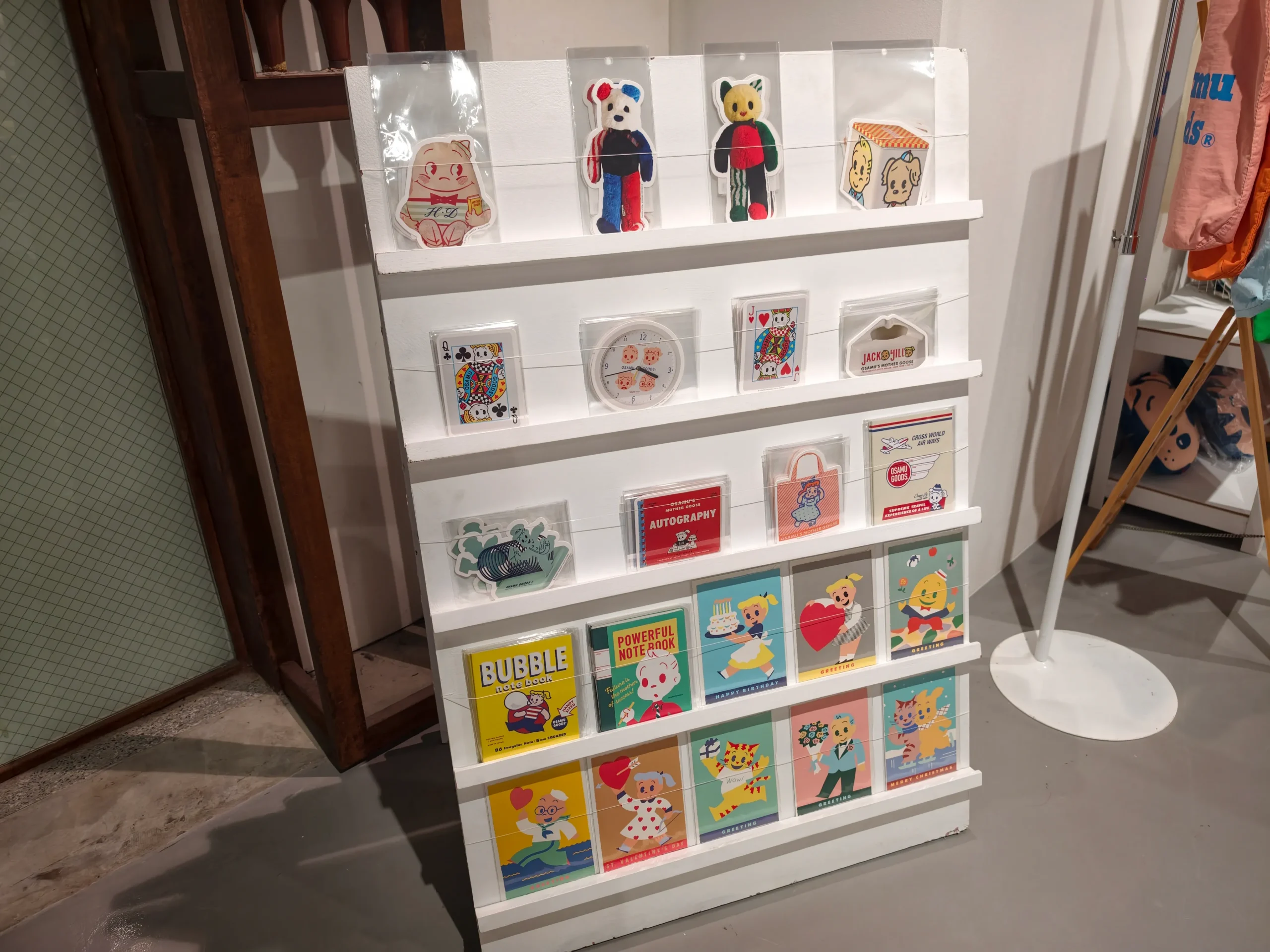【開箱】橫跨半世紀的療癒力！日本「可愛始祖」原田治《OSAMU GOODS 50週年展》客製T恤、展覽限定商品搶先看~