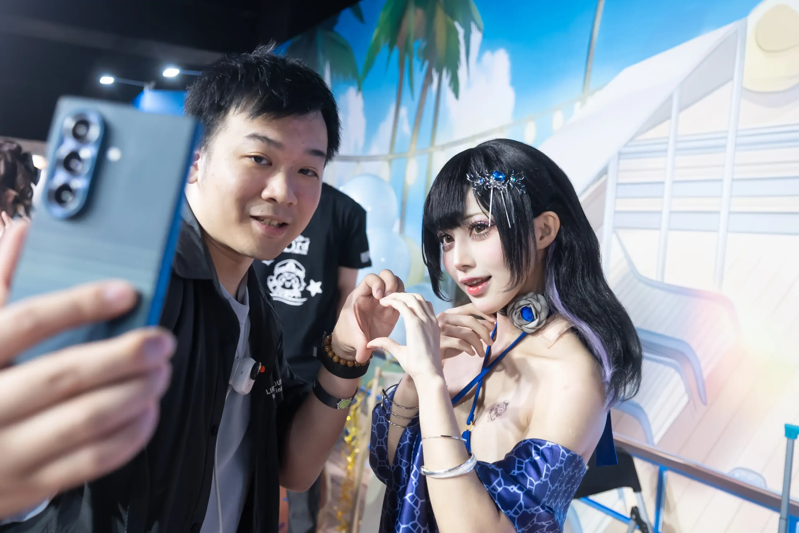 NEOWIZ 手遊《棕色塵埃2》3 週年粉絲嘉年華活動熱烈進行中韓國開發團隊跨海來台，玩家冒雨熱情參與共慶 3 週年