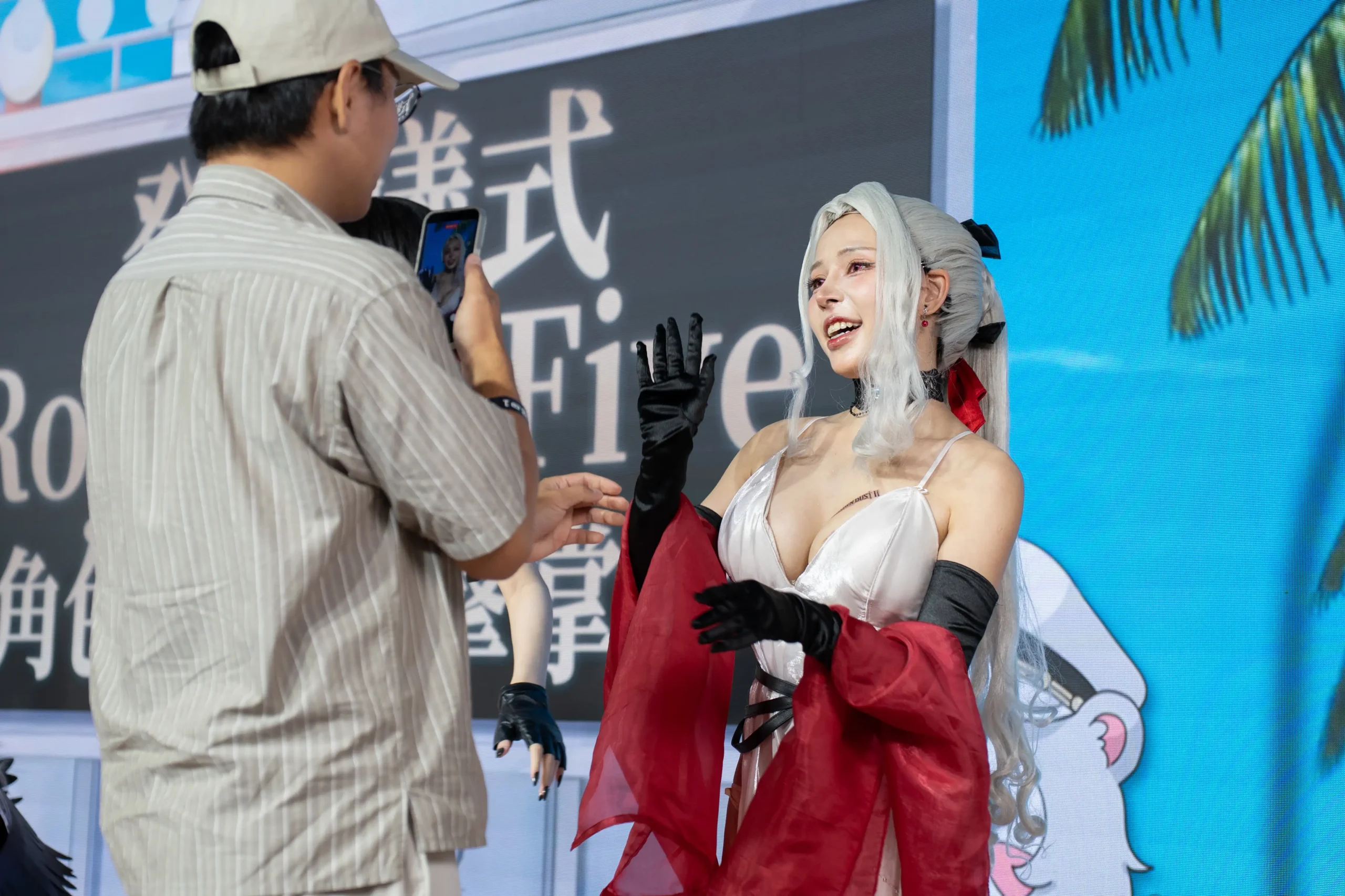 NEOWIZ 手遊《棕色塵埃2》3 週年粉絲嘉年華活動熱烈進行中韓國開發團隊跨海來台，玩家冒雨熱情參與共慶 3 週年