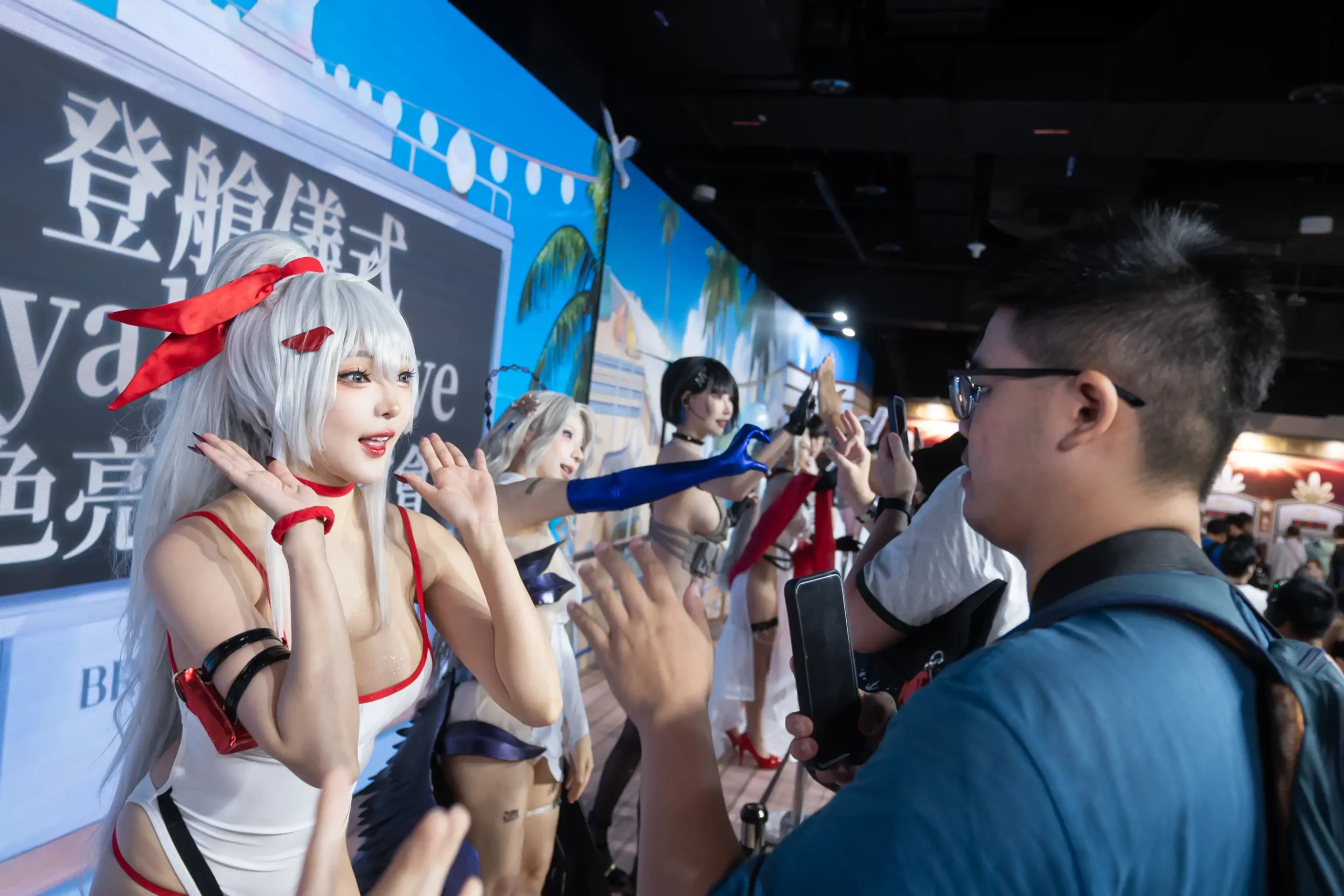NEOWIZ 手遊《棕色塵埃2》3 週年粉絲嘉年華活動熱烈進行中韓國開發團隊跨海來台，玩家冒雨熱情參與共慶 3 週年