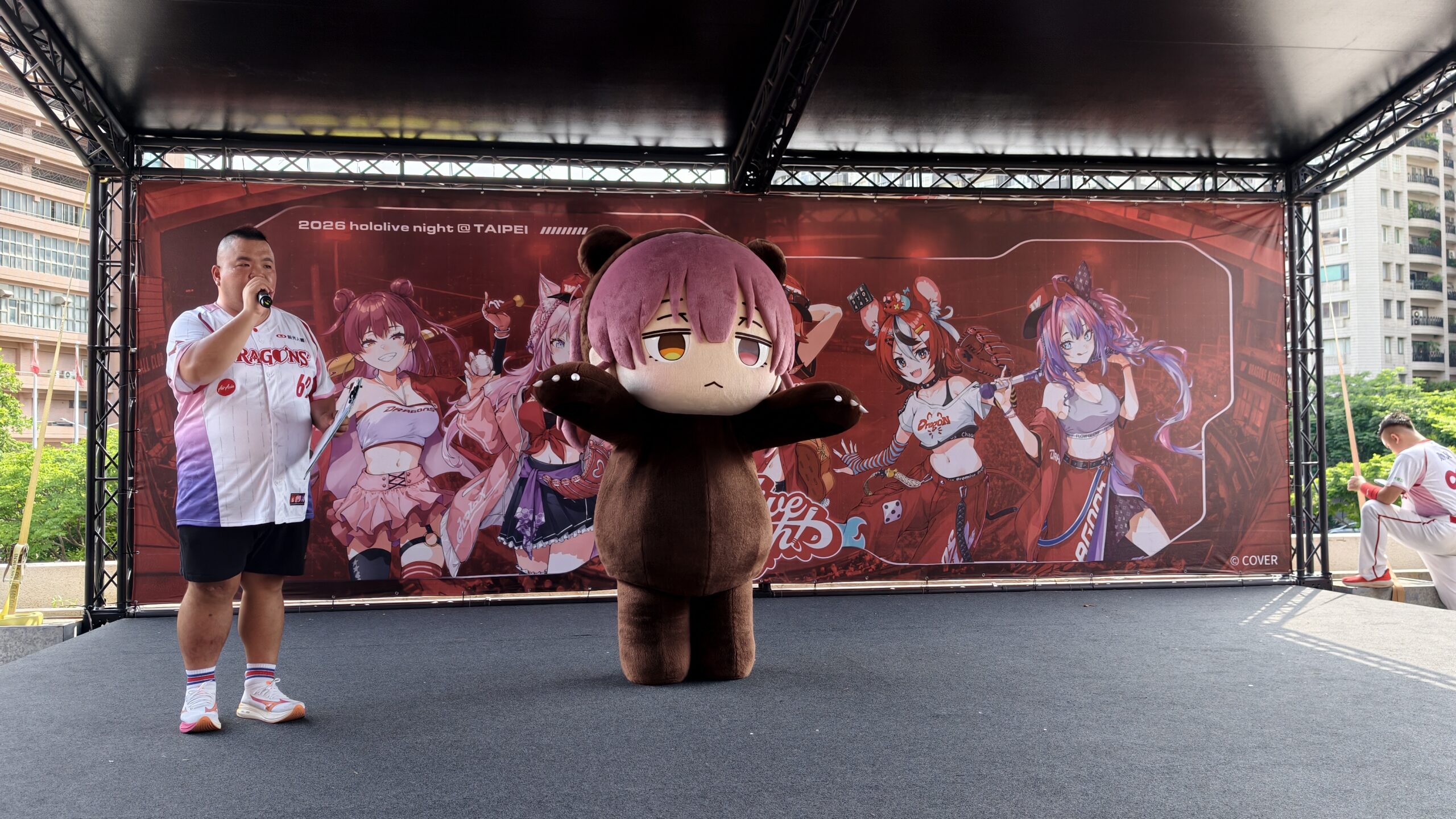 【開箱】味全龍 hololive Night 主題日再度登場　超逗趣熊瑪琳精彩開球不能錯過！
