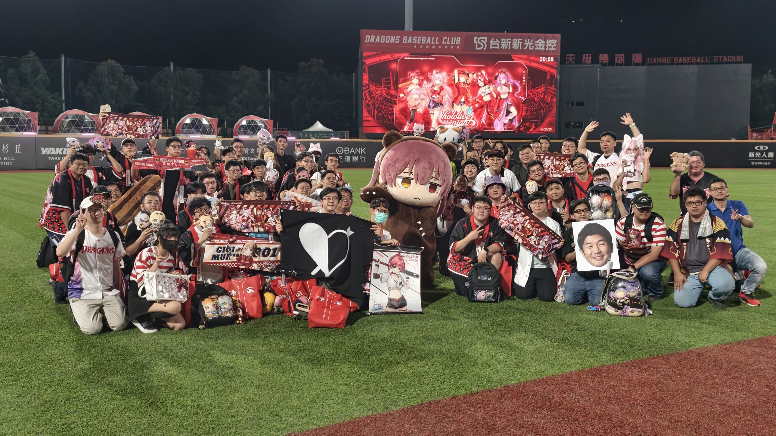 【開箱】味全龍 hololive Night 主題日再度登場　超逗趣熊瑪琳精彩開球不能錯過！