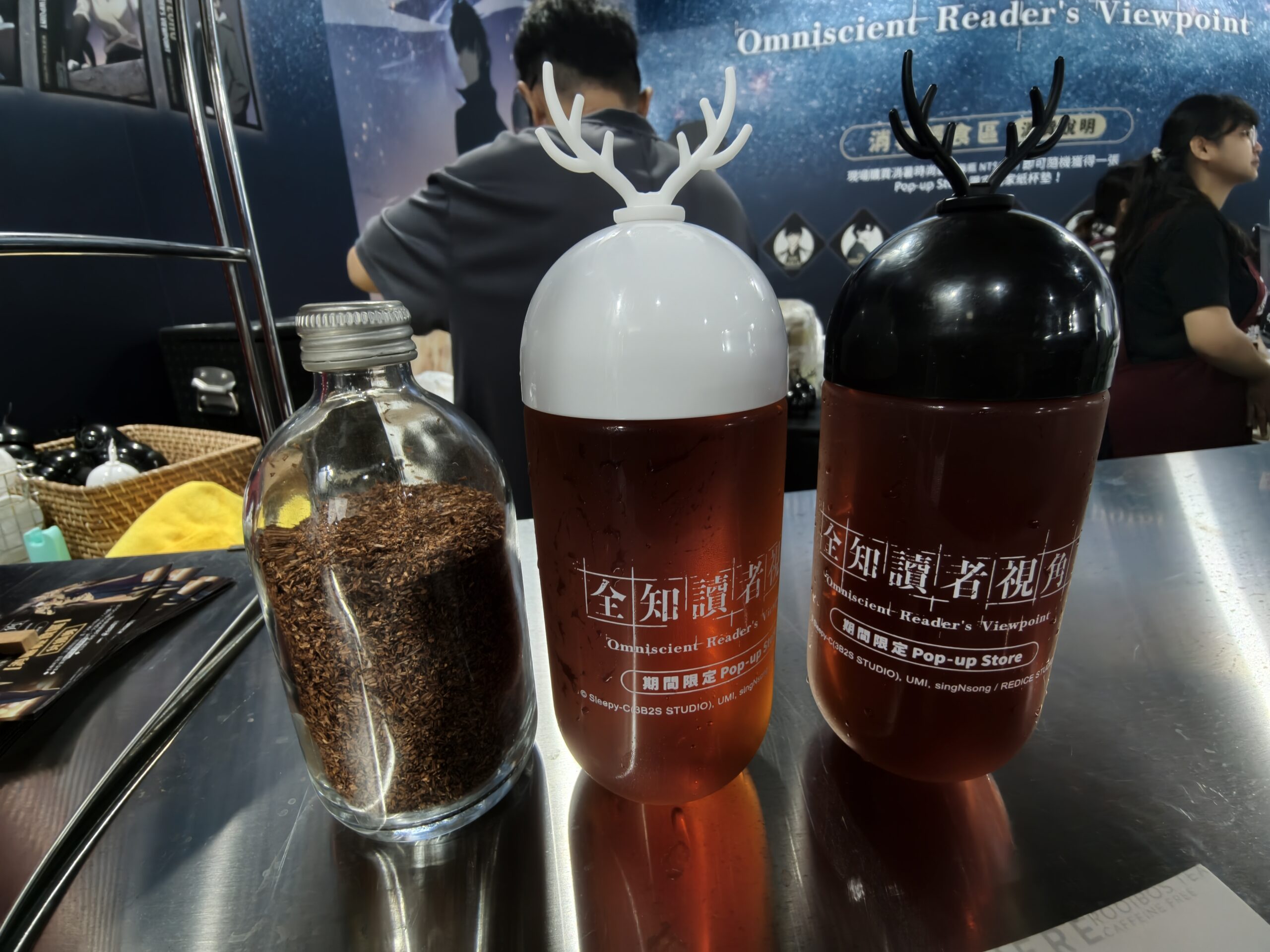 【開箱】《全知讀者視角》官方快閃店華山登場　大批讀者到場搶購限定商品