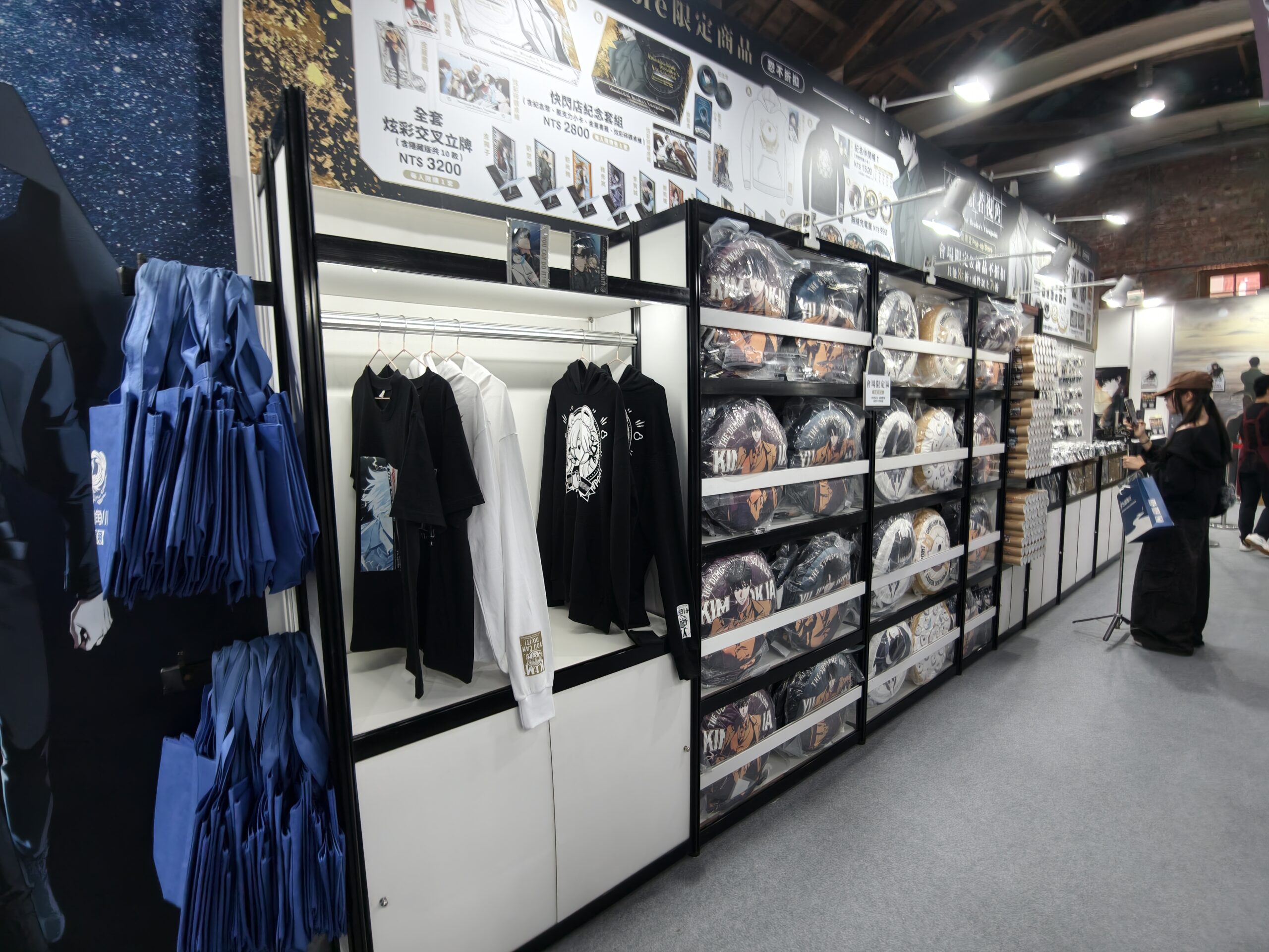 【開箱】《全知讀者視角》官方快閃店華山登場　大批讀者到場搶購限定商品