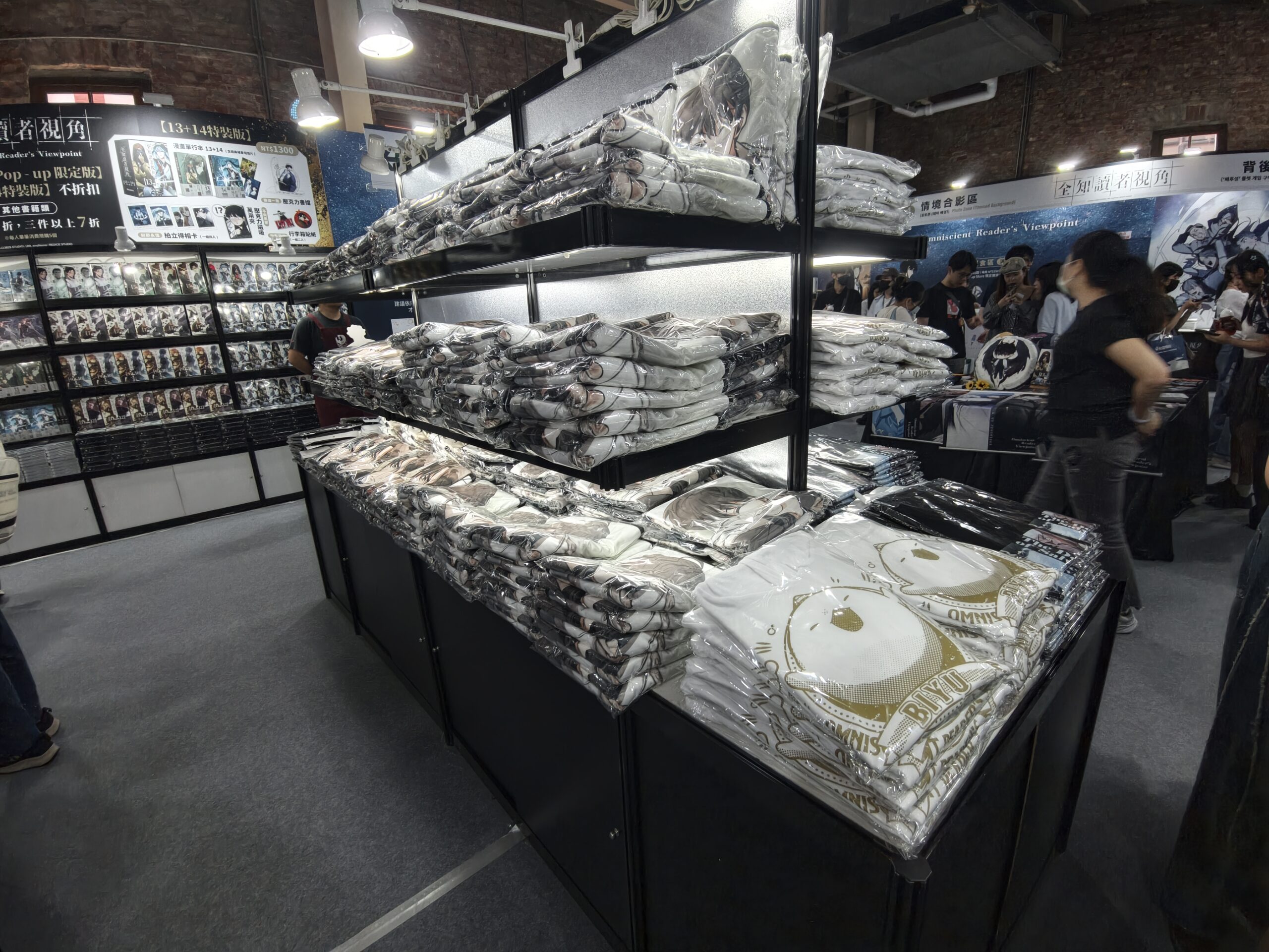 【開箱】《全知讀者視角》官方快閃店華山登場　大批讀者到場搶購限定商品