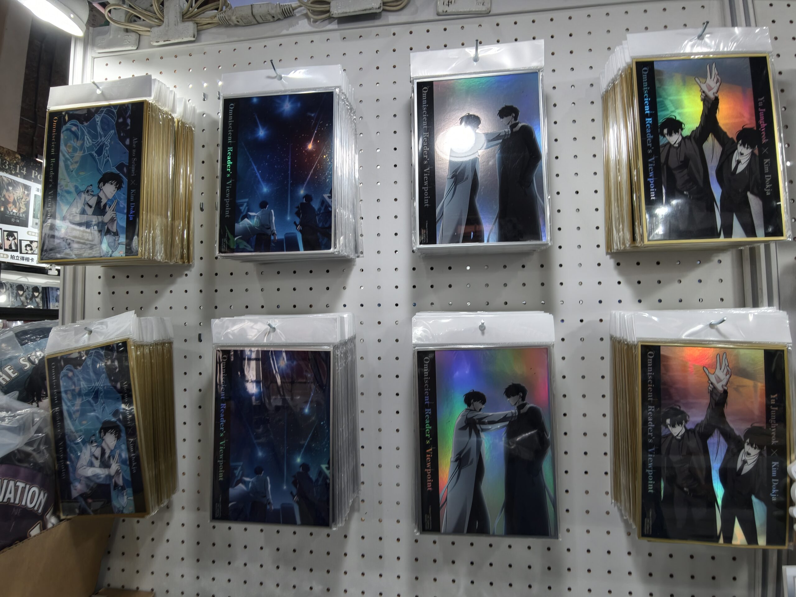 【開箱】《全知讀者視角》官方快閃店華山登場　大批讀者到場搶購限定商品