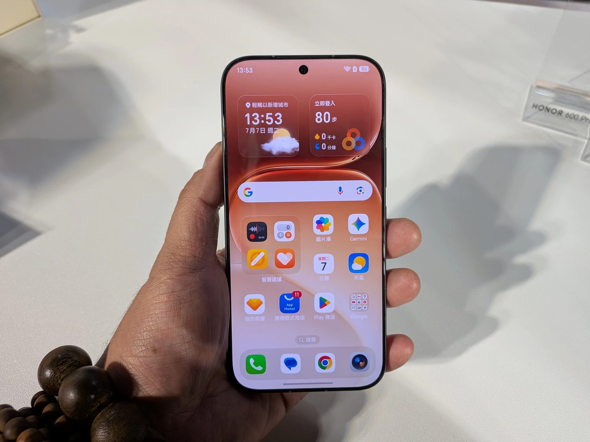 AI 創作神器！HONOR 600 系列正式在台發表　Robot Phone 同場亮相
