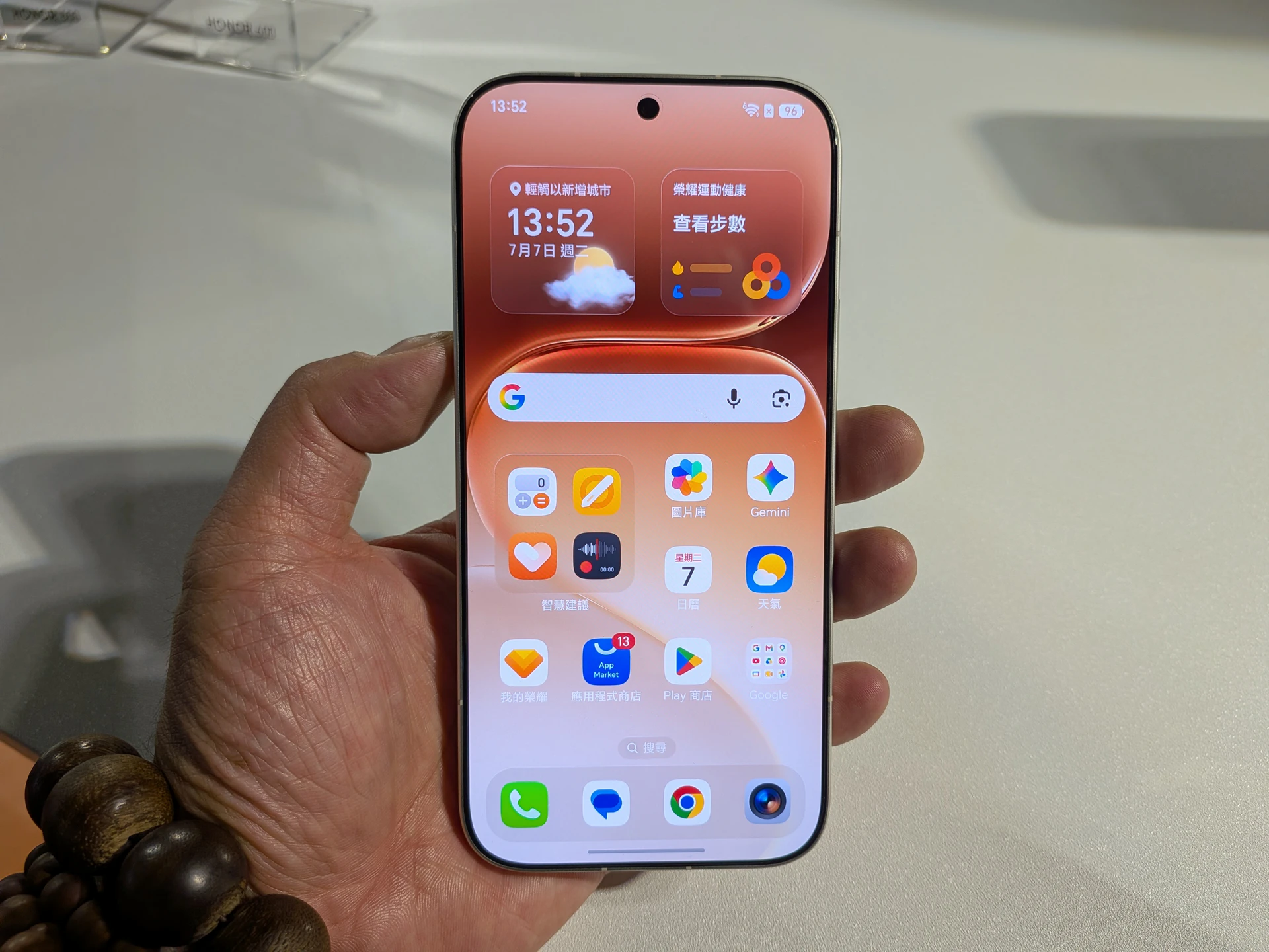 AI 創作神器！HONOR 600 系列正式在台發表　Robot Phone 同場亮相