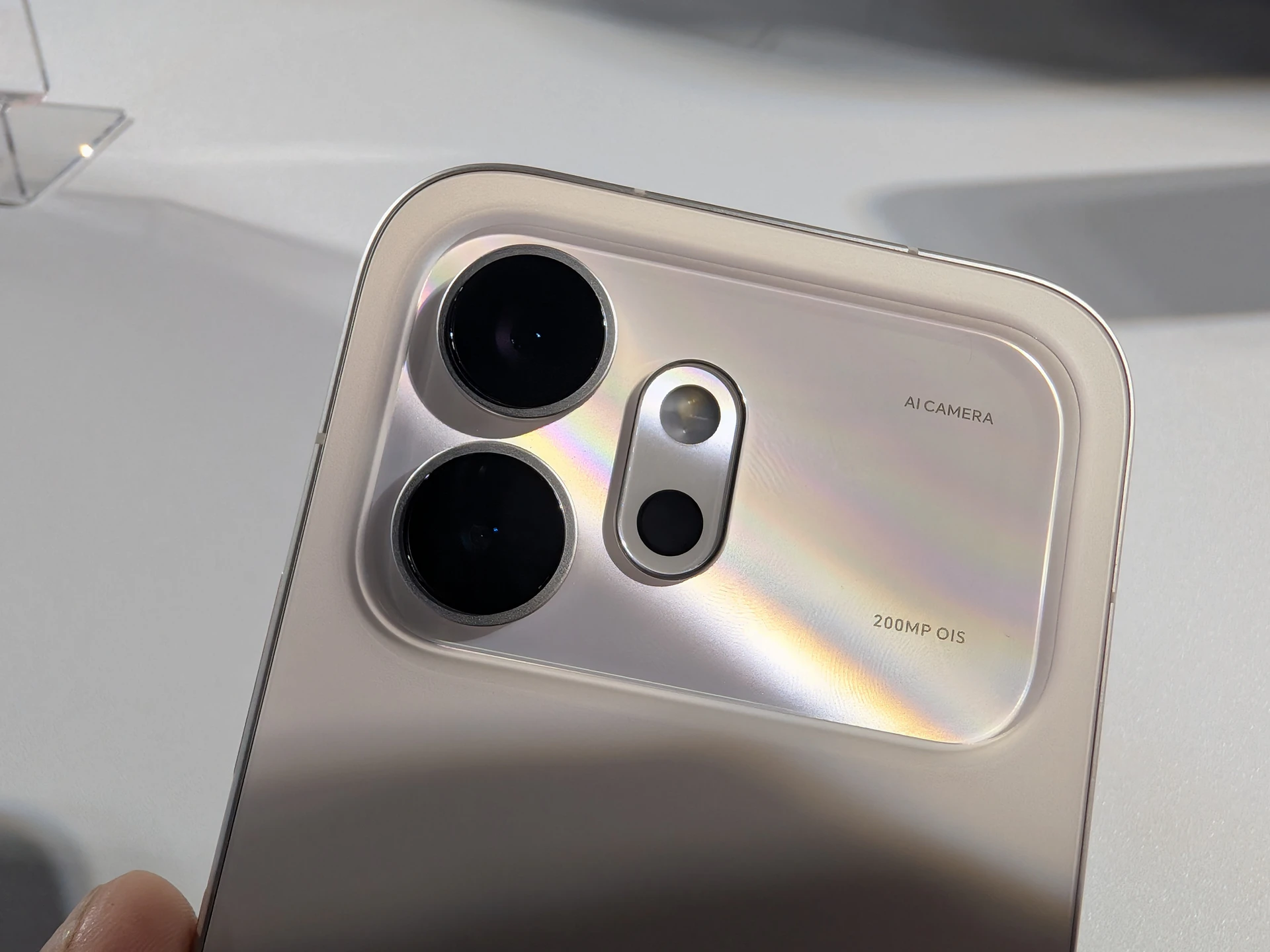 AI 創作神器！HONOR 600 系列正式在台發表　Robot Phone 同場亮相