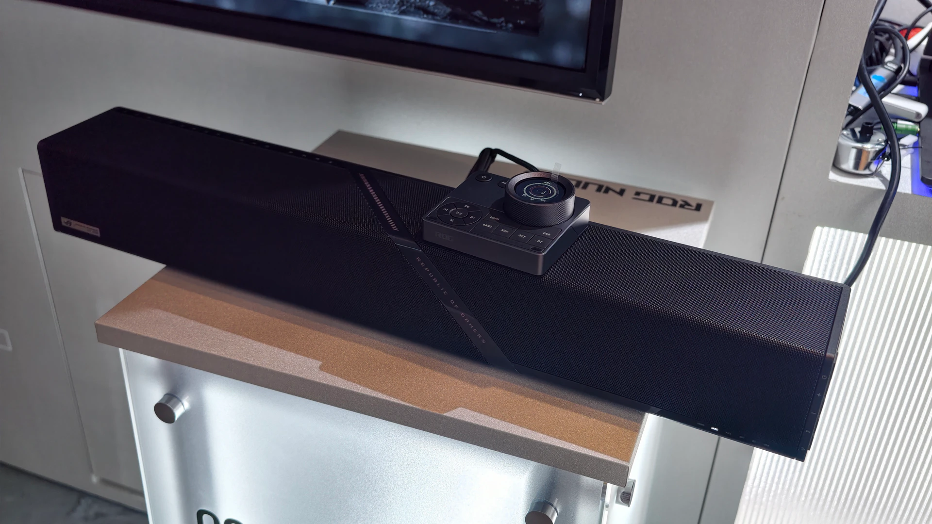 ROG首款2.1.2聲道電競Soundbar登台　Raikiri II Pro以8K輪詢率、熱插拔TMR搖桿搶攻PC玩家
