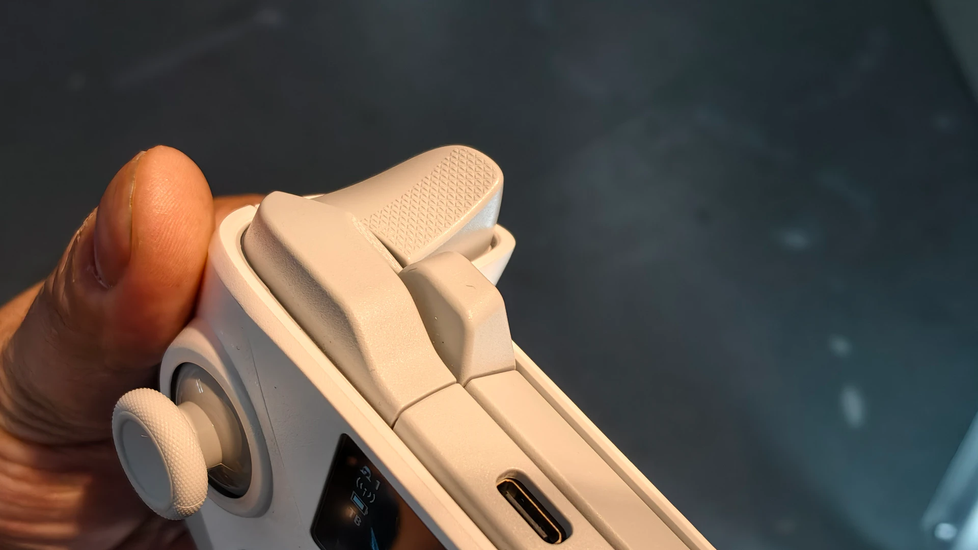 ROG首款2.1.2聲道電競Soundbar登台　Raikiri II Pro以8K輪詢率、熱插拔TMR搖桿搶攻PC玩家