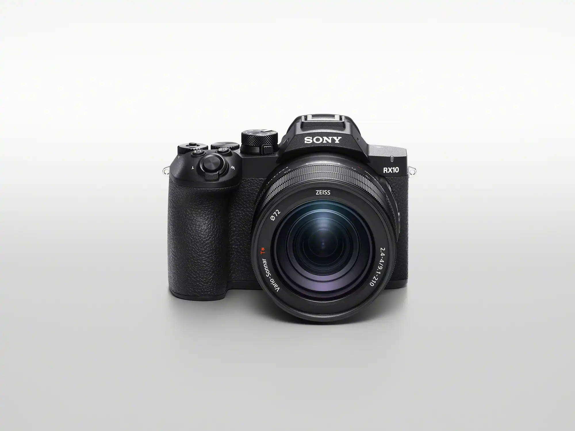 Sony 全新 RX10 V 登場 一機全能掌握日常、野生動物與運動攝影 導入 AI 即時辨識自動對焦、升級高速拍攝性能與 24–600 mm 超高倍率變焦 精準捕捉每個關鍵時刻