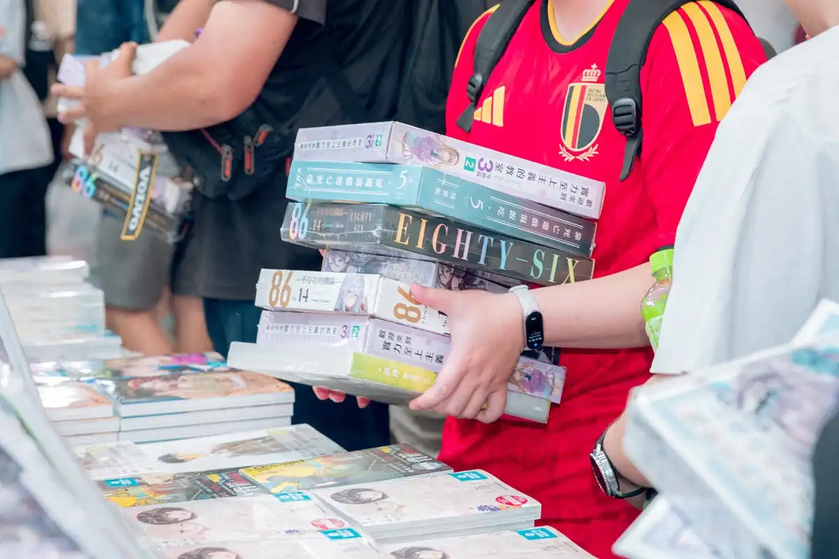 台灣角川 2026 漫畫博覽會盛大登場！首日人潮湧現 熱門新刊&首賣精品吸引粉絲搶購！ 2部限定版×13部特裝版x3部首刷特裝版x29部熱門新刊x近百款首賣精品豪華登場