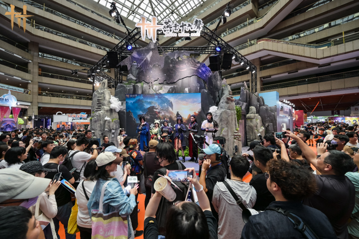 《燕雲十六聲》2.0「2026漫畫博覽會」登場搬入「不見山」獨特實景，與超人氣鵝霸帶來豐富驚喜！