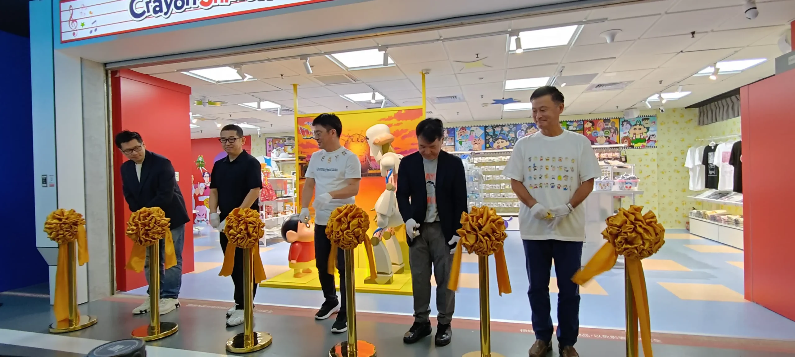 【開箱】《蠟筆小新》日本電影主題限定店 7 月 30 日 西門地下市正式開幕 超多劇場版經典畫面周邊 直接喚起童年回憶