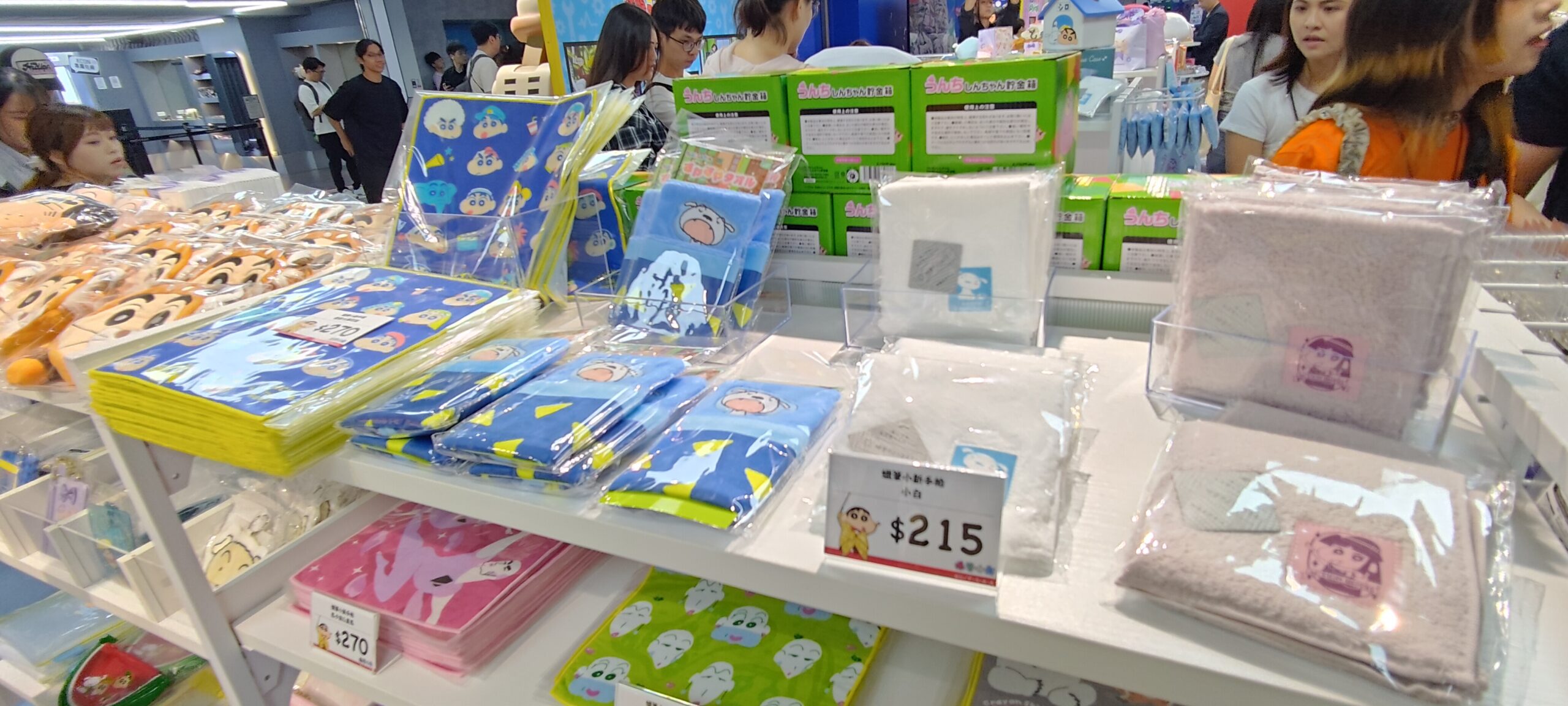 【開箱】《蠟筆小新》日本電影主題限定店 7 月 30 日 西門地下市正式開幕 超多劇場版經典畫面周邊 直接喚起童年回憶