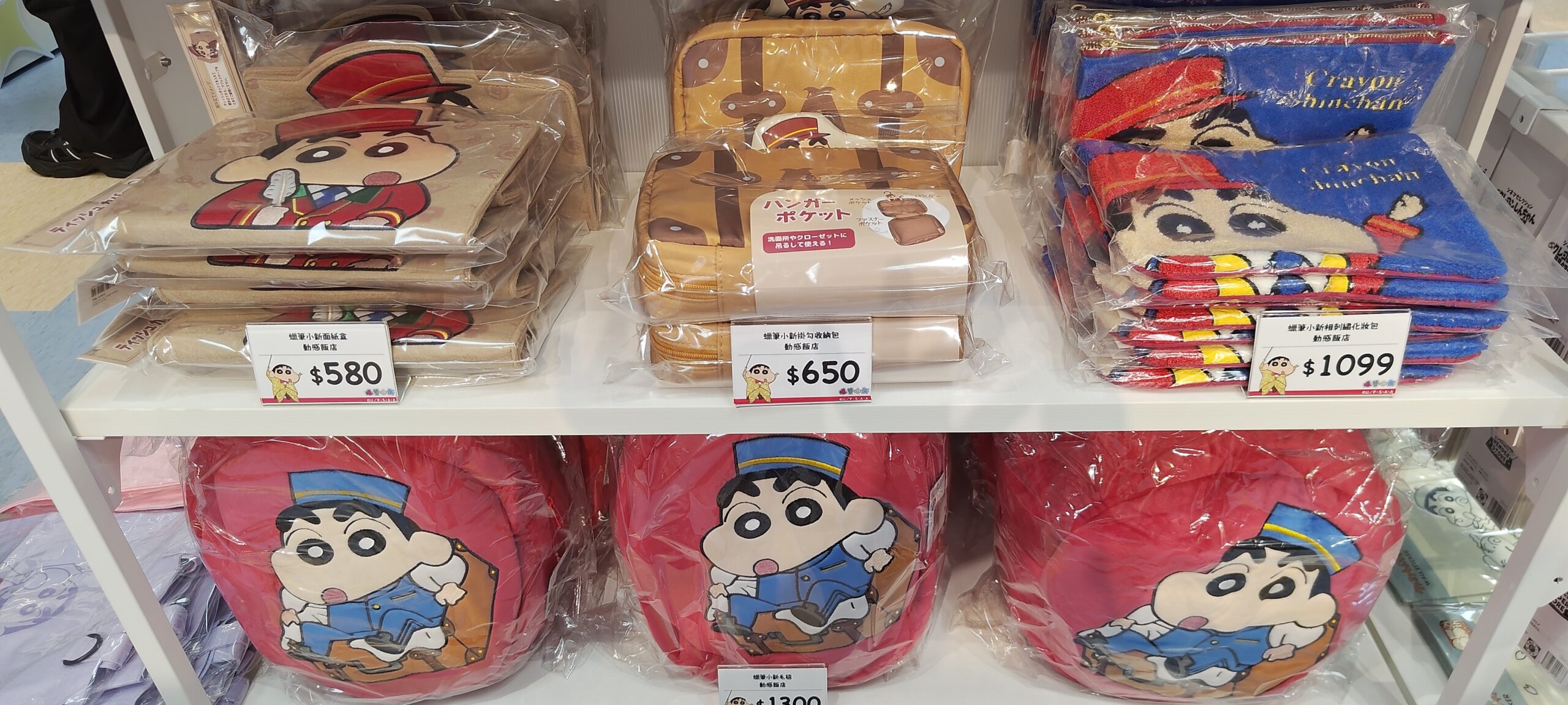 【開箱】《蠟筆小新》日本電影主題限定店 7 月 30 日 西門地下市正式開幕 超多劇場版經典畫面周邊 直接喚起童年回憶