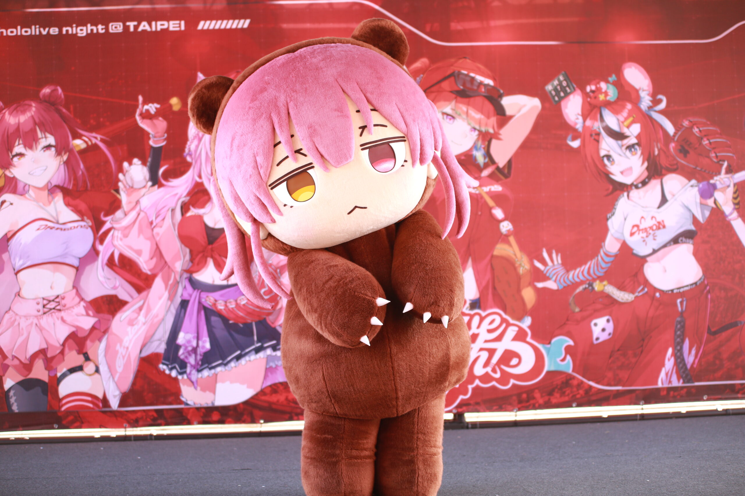 【開箱】味全龍 hololive Night 主題日再度登場　超逗趣熊瑪琳精彩開球不能錯過！