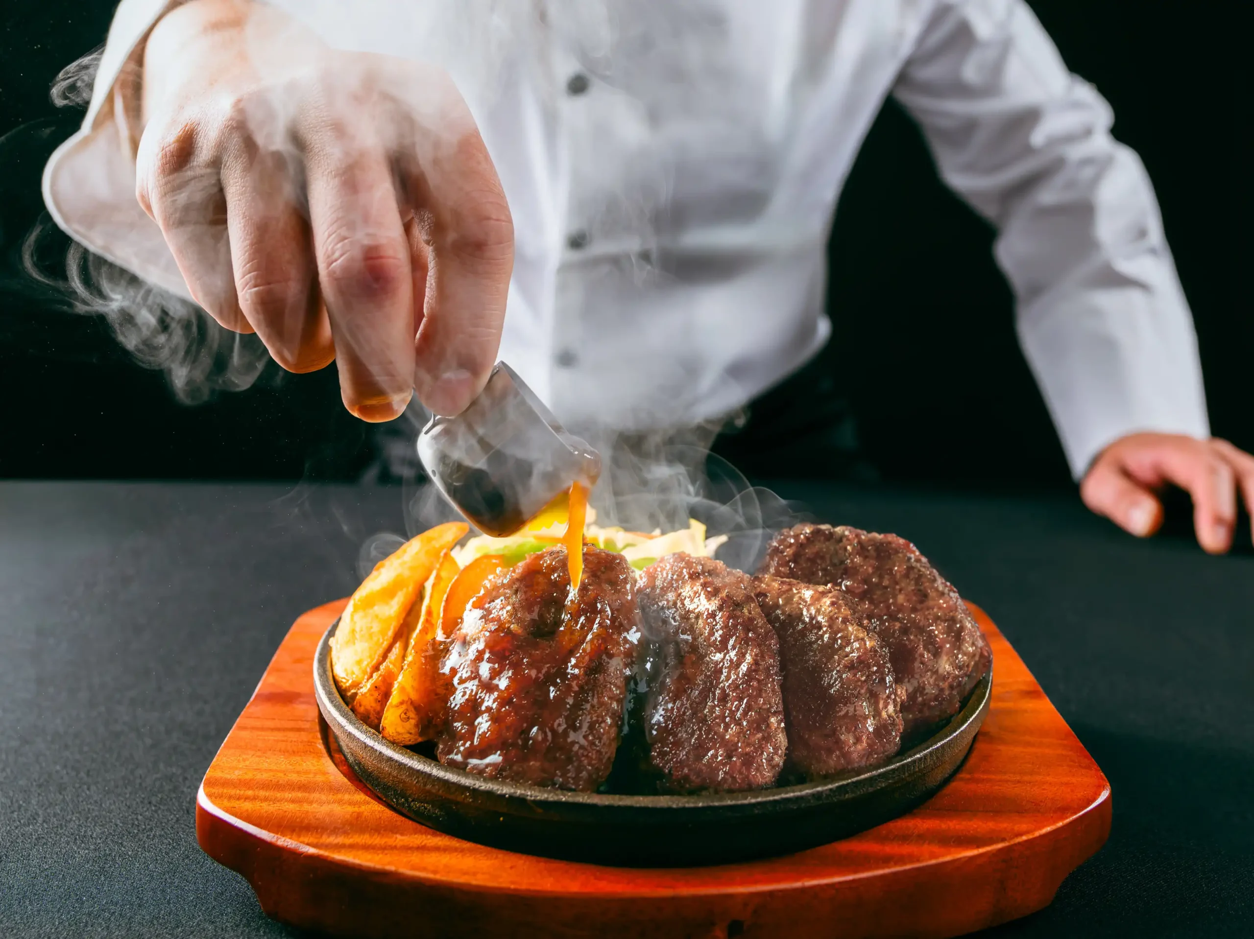 「肉的長谷川」攜手《戀與製作人》推盛夏限定聯名 限定套餐、角色特典、虛寶卡一次收藏