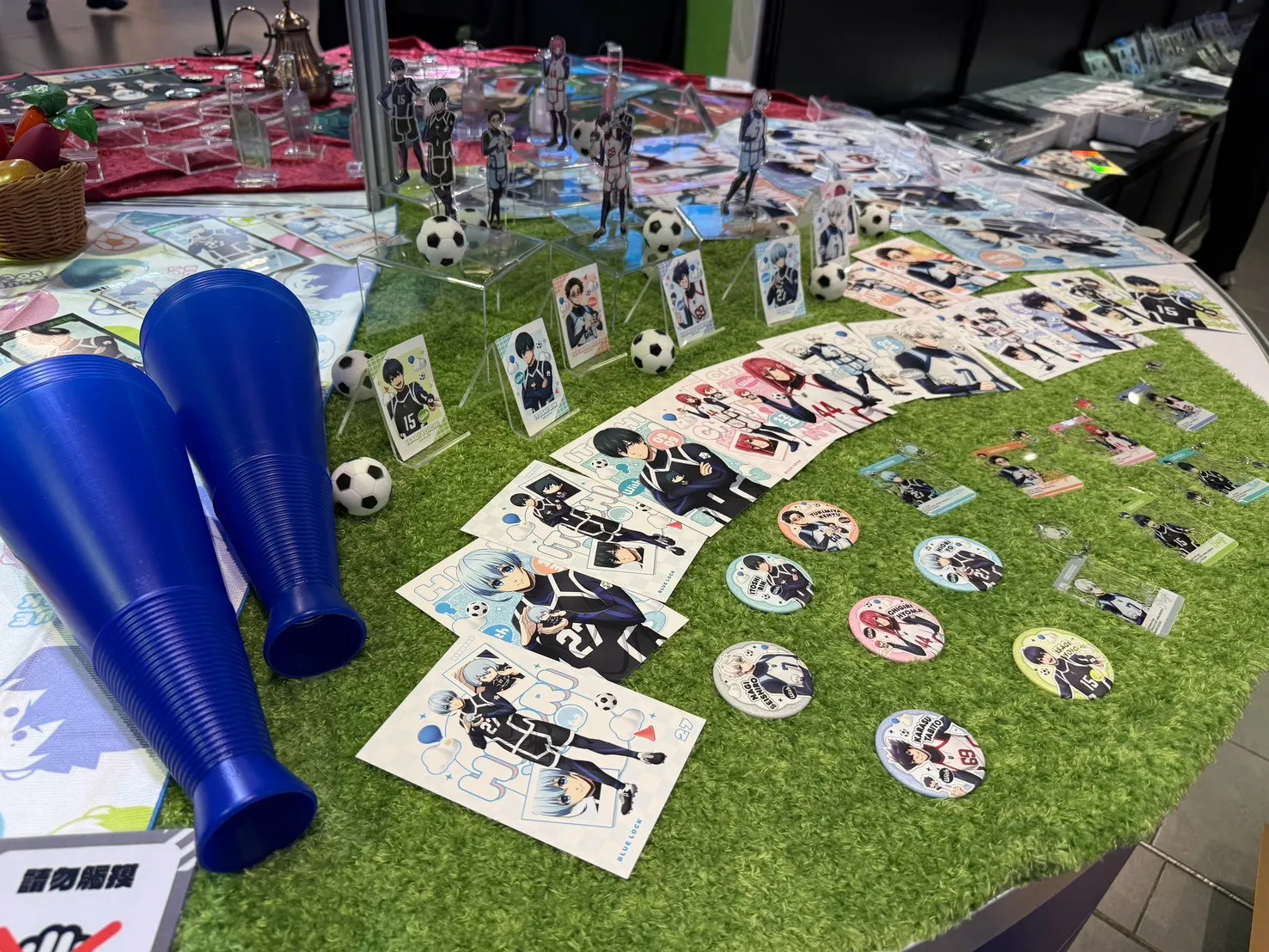 在日本大受好評的快閃店即將登陸台灣！來自電視動畫《藍色監獄》，以「馬狼馬狼咖啡～惡言相向 ver.～」和「與 KINOKOS 一起」為主題的 POP UP SHOP 確定將在台北舉辦！