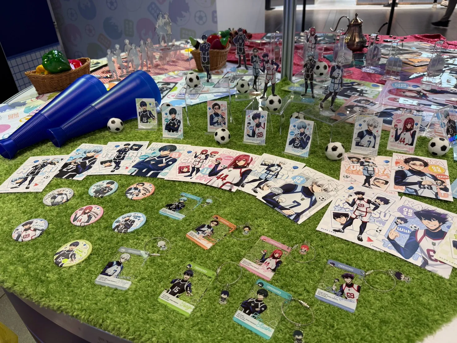 在日本大受好評的快閃店即將登陸台灣！來自電視動畫《藍色監獄》，以「馬狼馬狼咖啡～惡言相向 ver.～」和「與 KINOKOS 一起」為主題的 POP UP SHOP 確定將在台北舉辦！