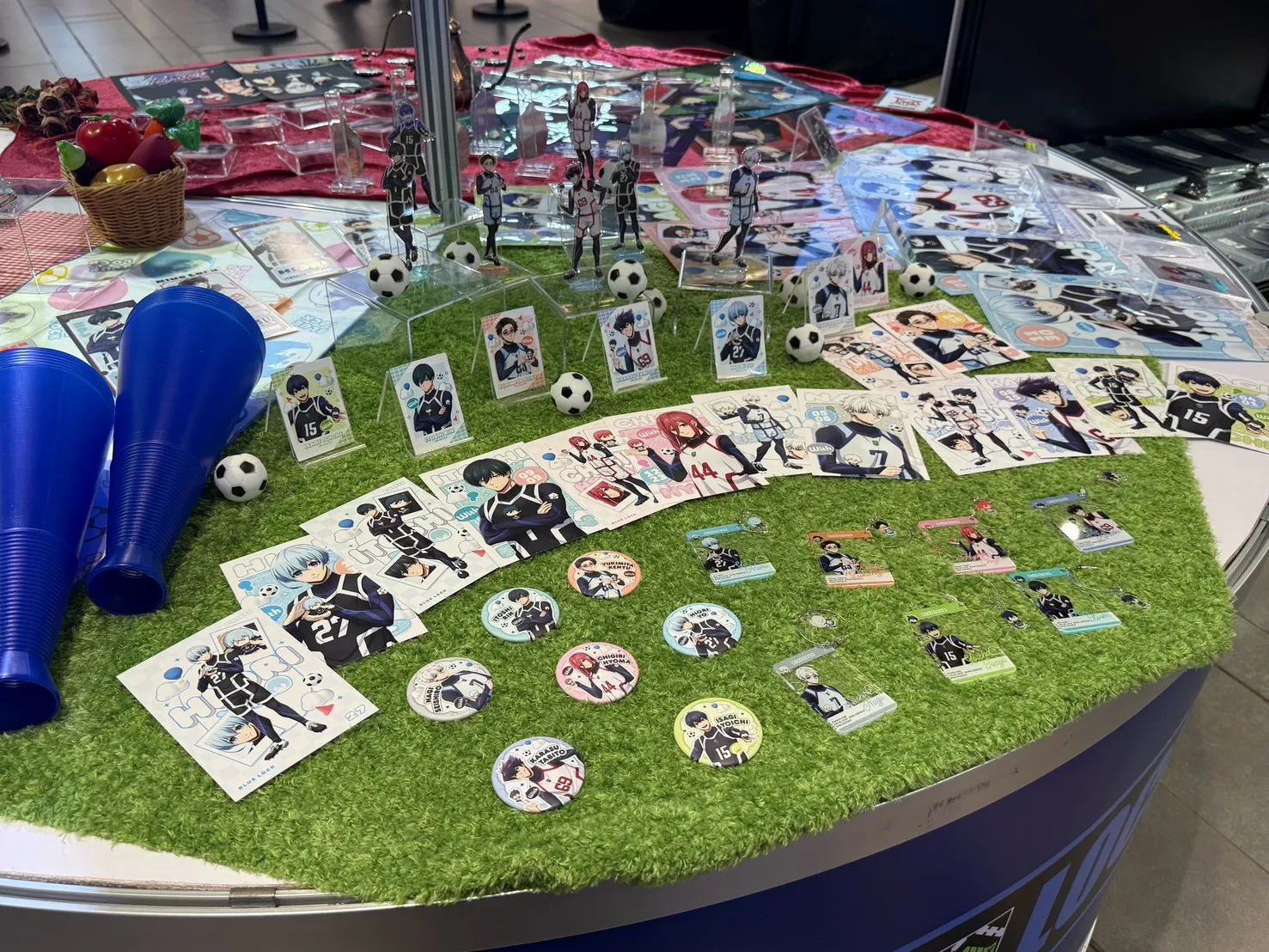 在日本大受好評的快閃店即將登陸台灣！來自電視動畫《藍色監獄》，以「馬狼馬狼咖啡～惡言相向 ver.～」和「與 KINOKOS 一起」為主題的 POP UP SHOP 確定將在台北舉辦！