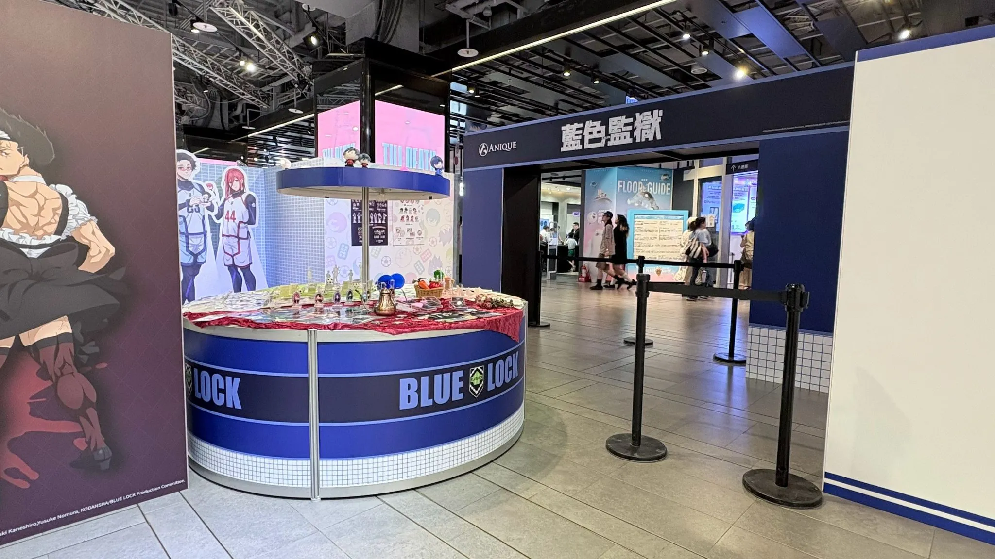 在日本大受好評的快閃店即將登陸台灣！來自電視動畫《藍色監獄》，以「馬狼馬狼咖啡～惡言相向 ver.～」和「與 KINOKOS 一起」為主題的 POP UP SHOP 確定將在台北舉辦！