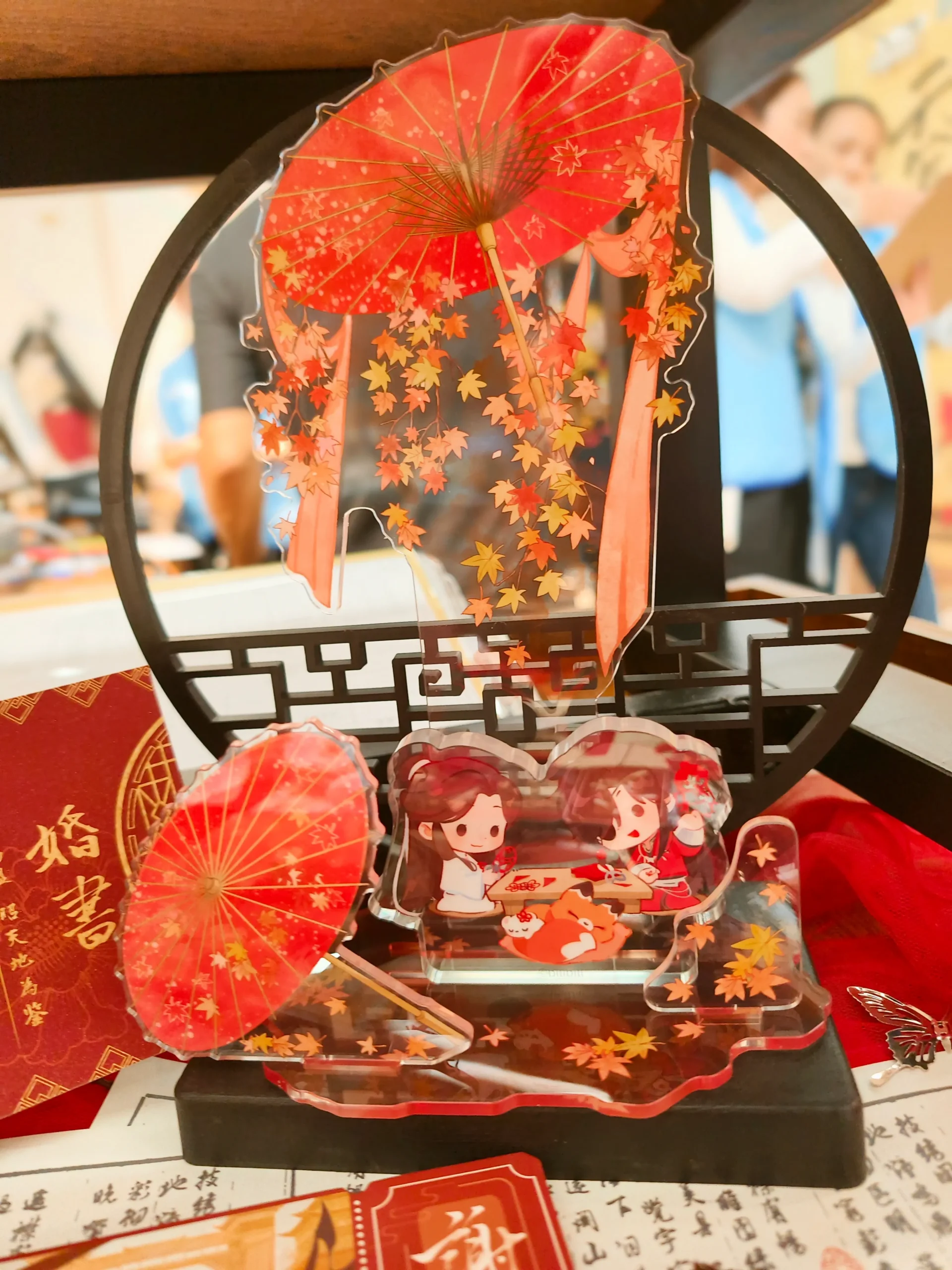 【開箱】「身在無間，心在桃源」《天官賜福》快閃店進駐 DREAM PLAZA！絕美紅楓造景、百款台灣首發限定周邊登場