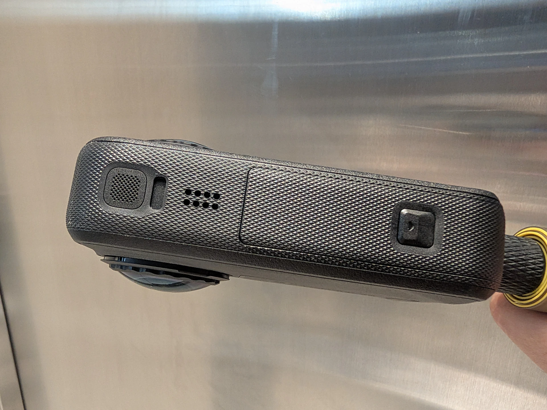 Insta360 X6登場！正面實體鍵全砍改 3D 虛擬鍵　AI導演讓你充電就有片