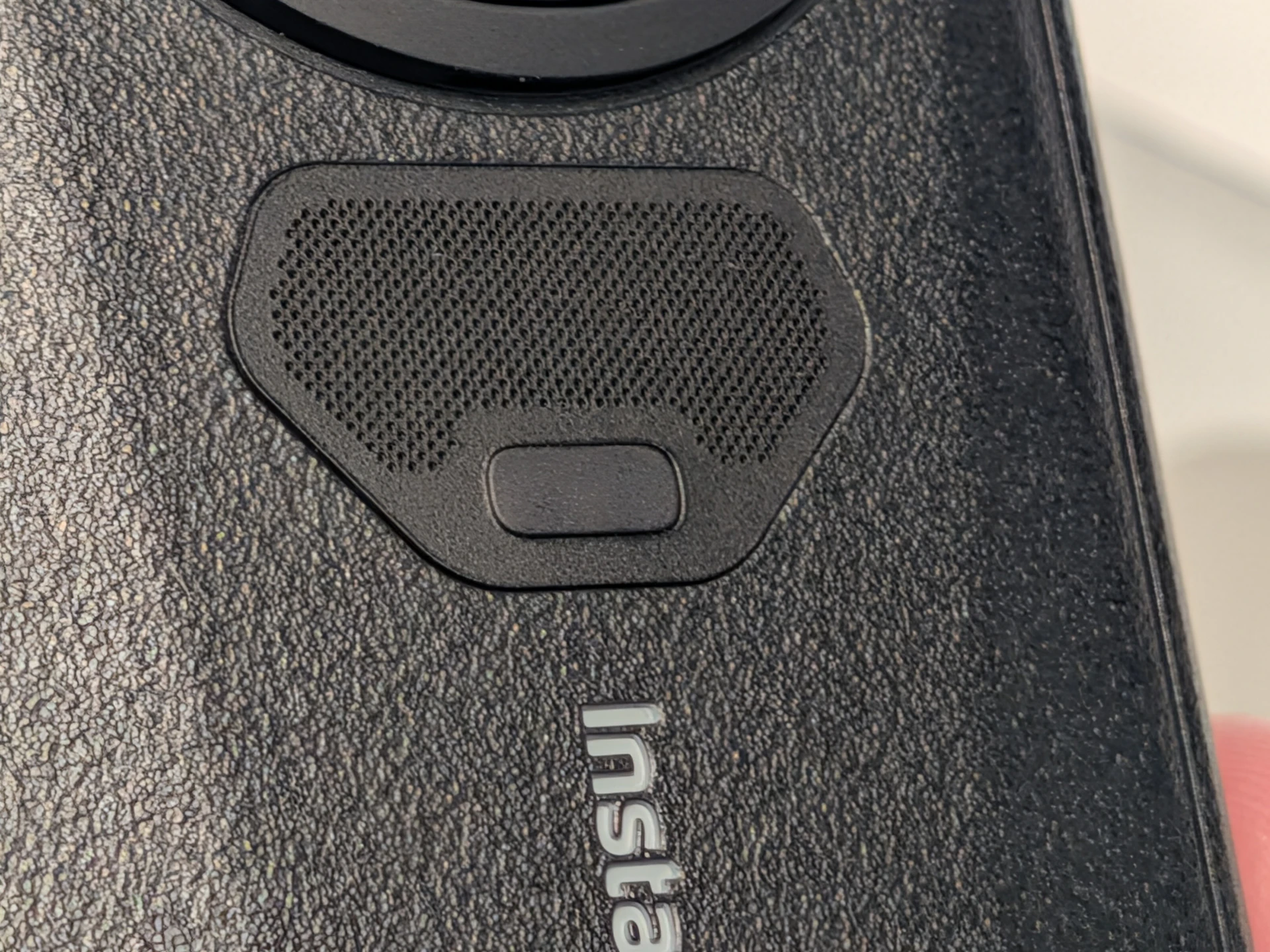 Insta360 X6登場！正面實體鍵全砍改 3D 虛擬鍵　AI導演讓你充電就有片