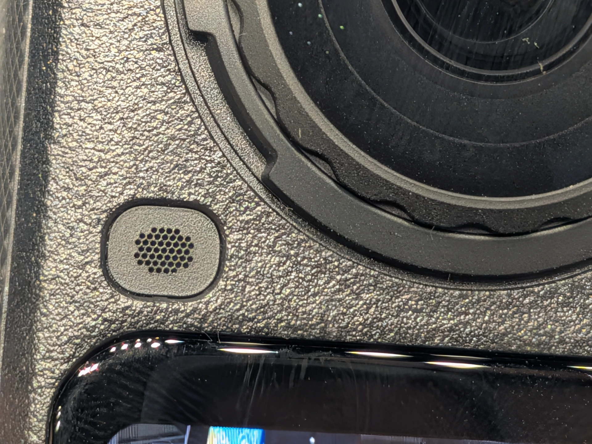 Insta360 X6登場！正面實體鍵全砍改 3D 虛擬鍵　AI導演讓你充電就有片