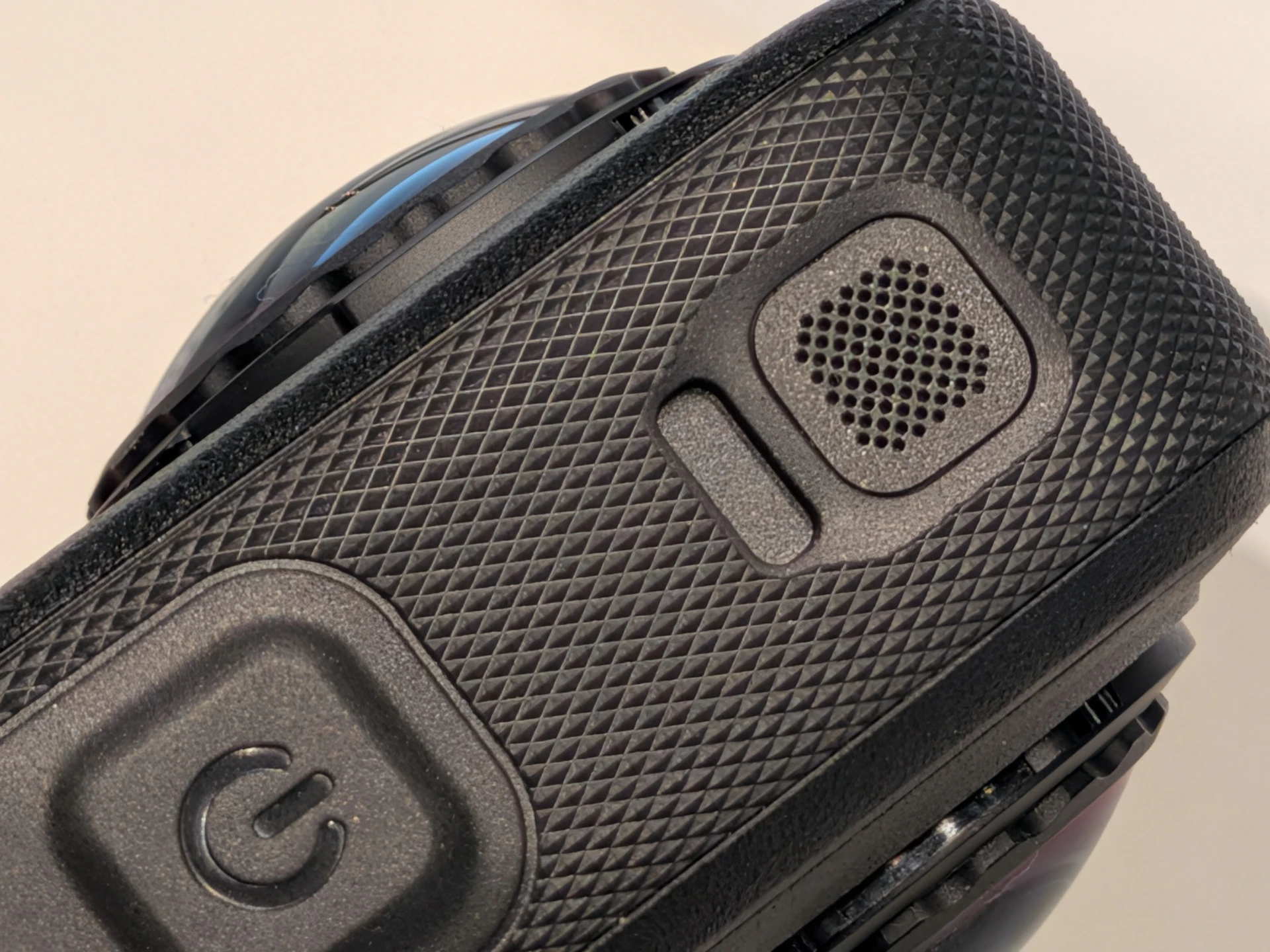Insta360 X6登場！正面實體鍵全砍改 3D 虛擬鍵　AI導演讓你充電就有片