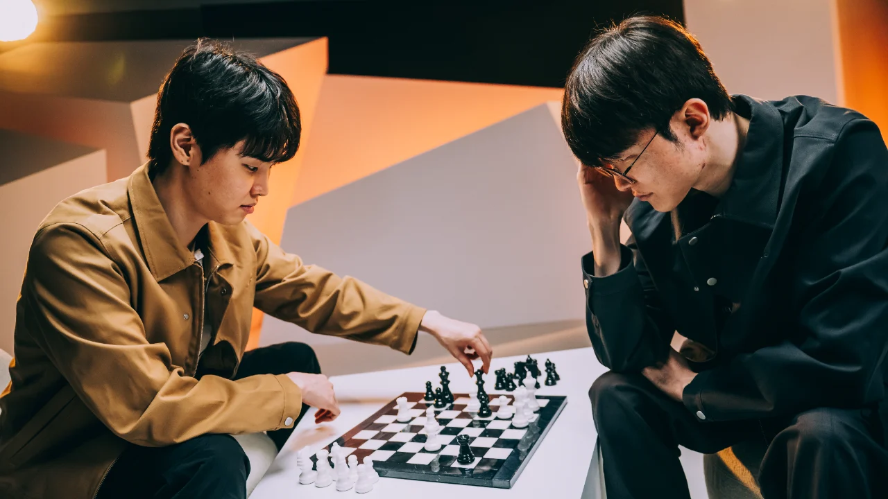 《英雄聯盟》你說這個賣多少？EWC 官方拍賣Faker&Chovy 實戰簽名棋盤 價格還在上漲！