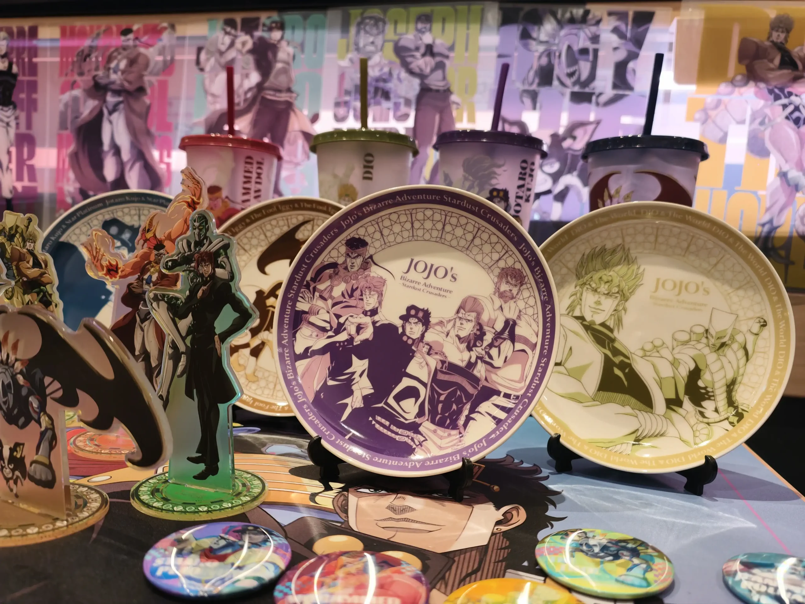 【開箱】《JOJO 的奇妙冒險 星塵遠征軍》x 壽司郎 聯動正式啟動！Dio 與喬斯達家的百年恩仇 就由我來吃垮(？)