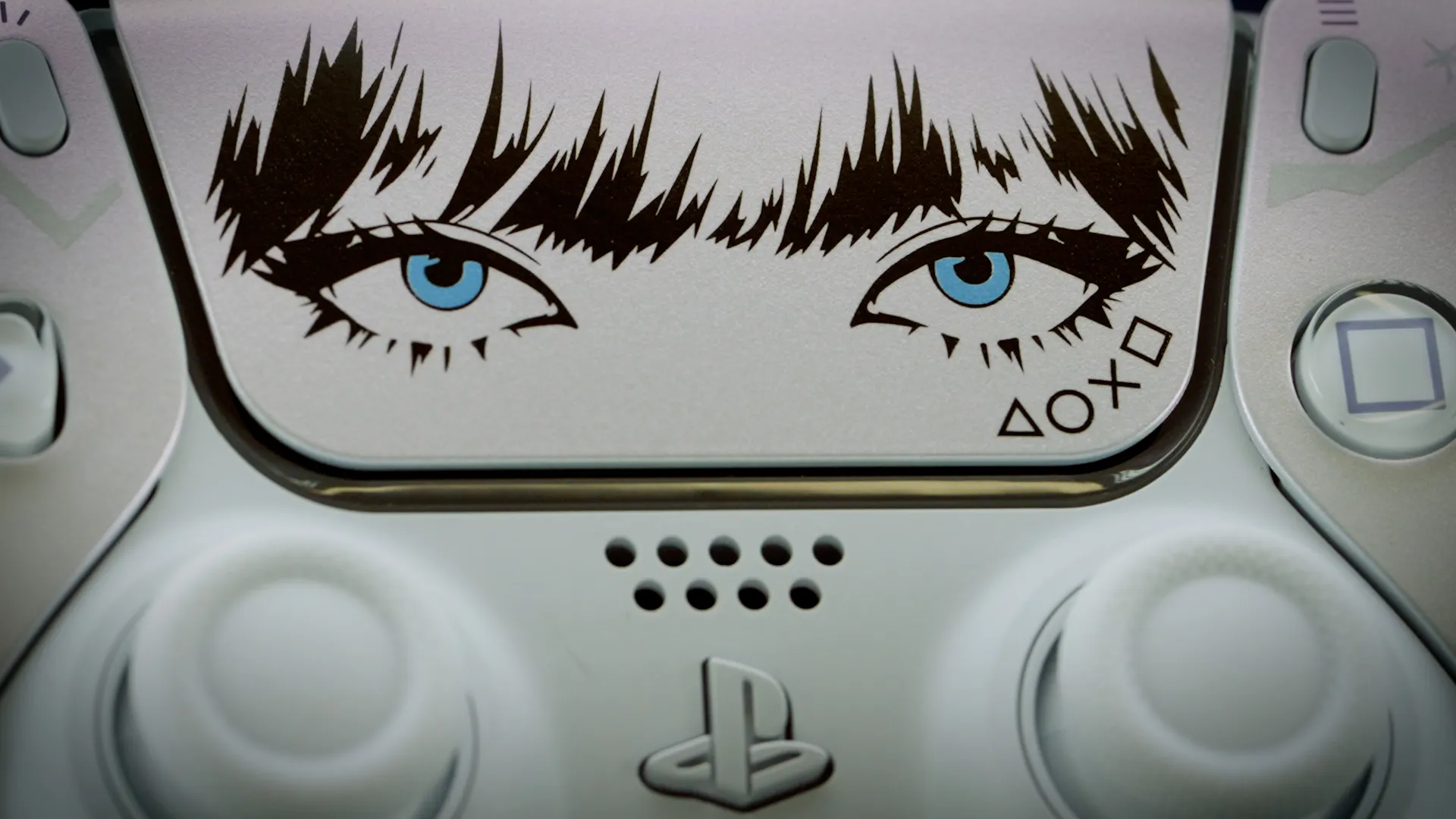 BlackPink 成員 Lisa 與 PlayStation 聯名 DualSense 10 月登場!限量版控制器公開 10 月 2 日開放預購