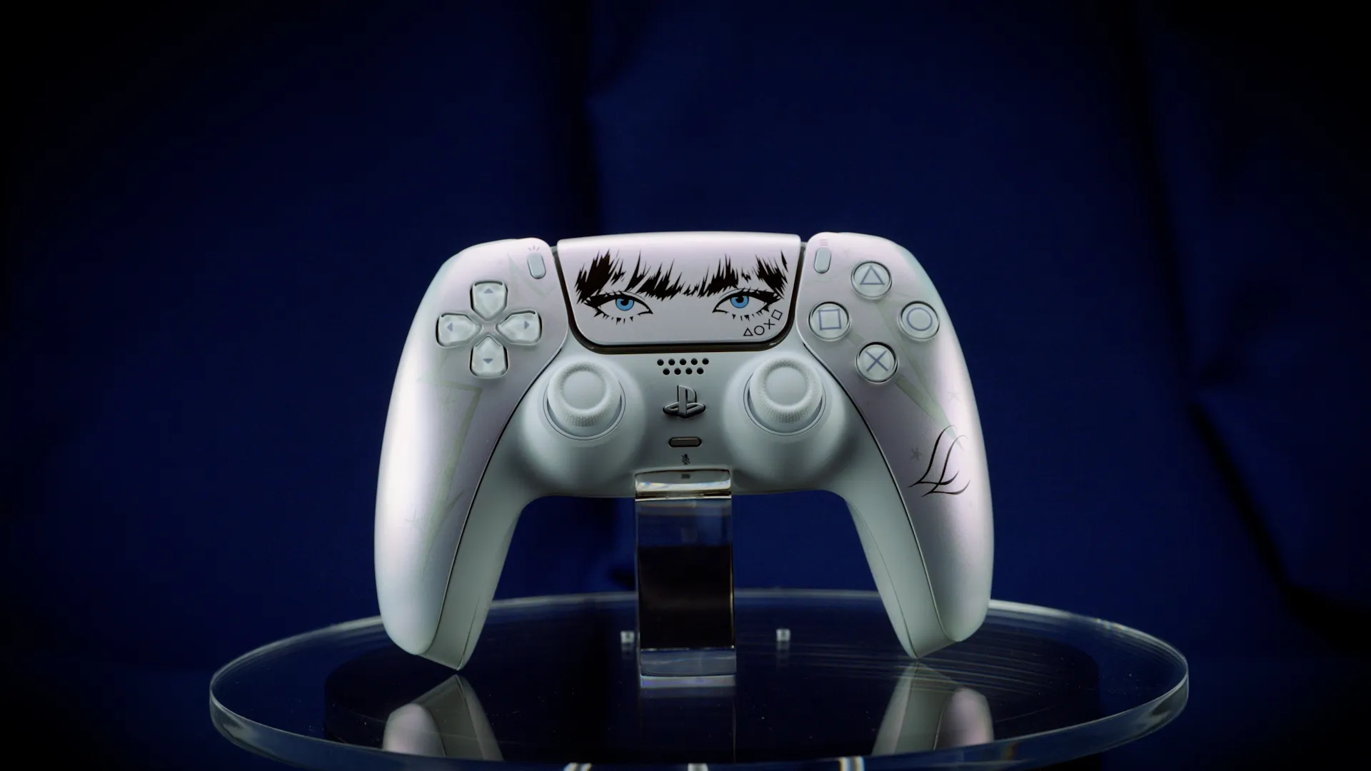 BlackPink 成員 Lisa 與 PlayStation 聯名 DualSense 10 月登場!限量版控制器公開 10 月 2 日開放預購