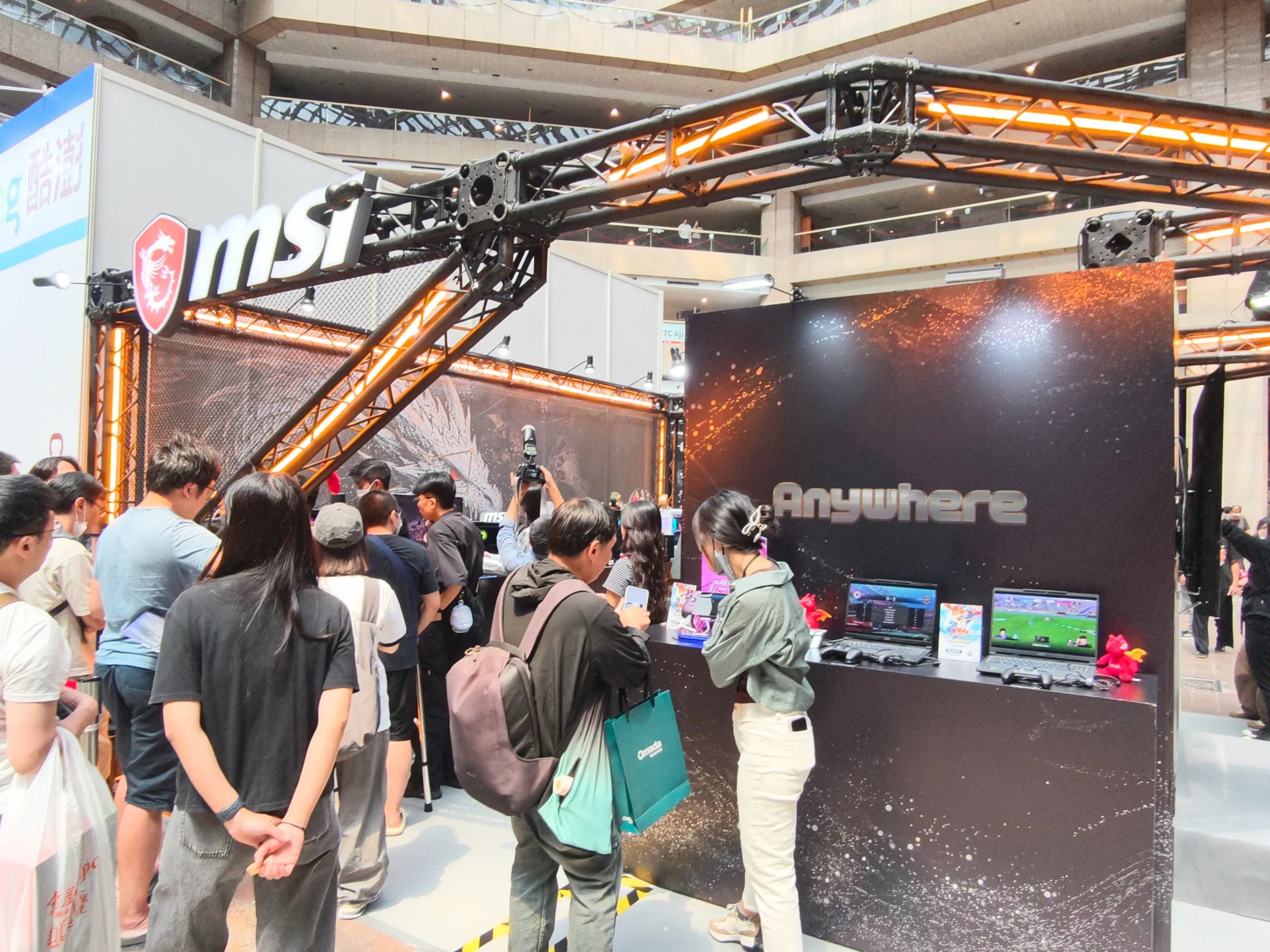 【開箱】亞洲最大 LAN Party 首度進駐世貿一館!WirForce 2026 盛大開幕 96 小時不斷電狂歡正式啟動