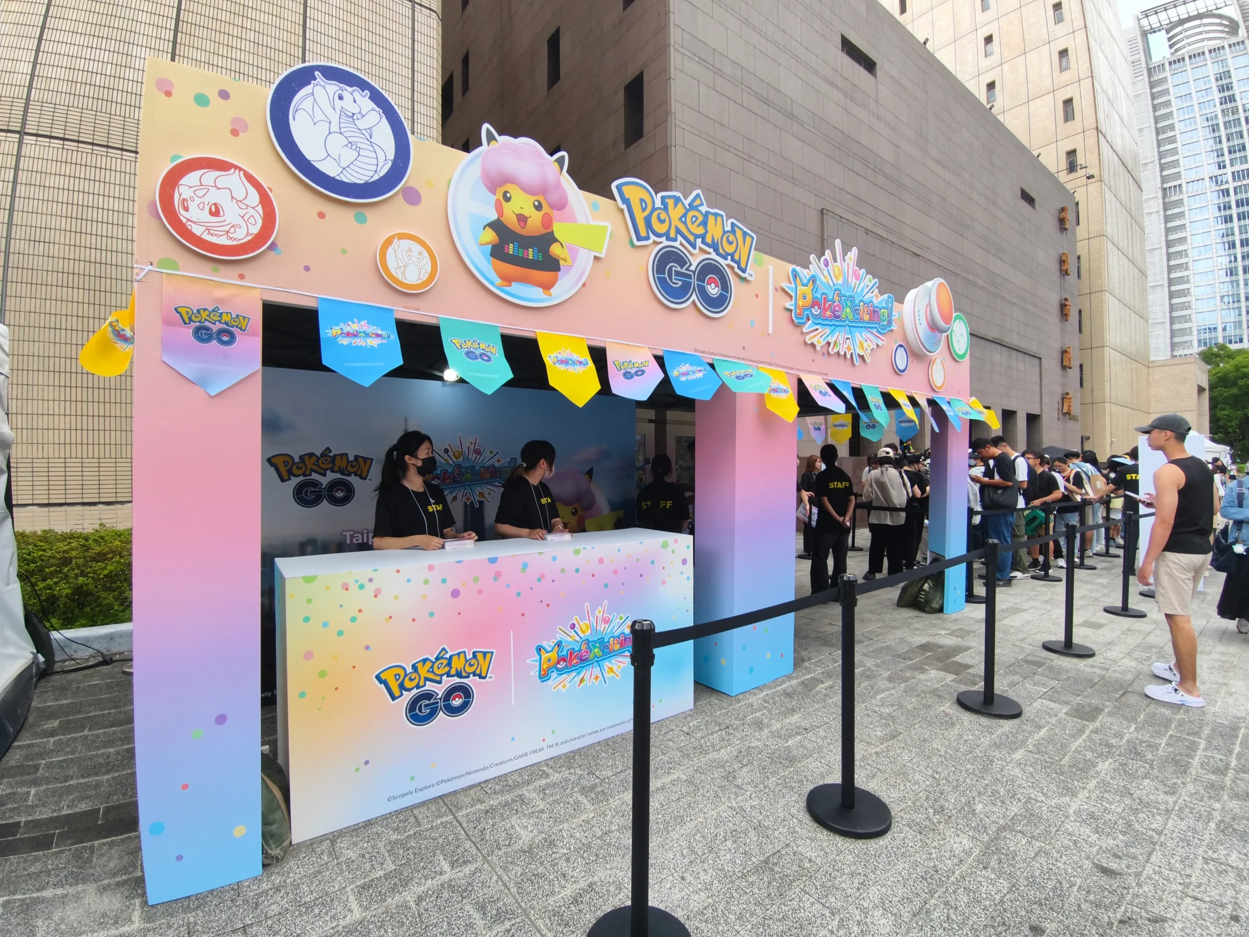 【開箱】寶可夢 30 週年「PokéXciting!」台北登場！爆炸頭皮卡丘現身信義商圈　盛大遊行、電音派對賣力開跳！