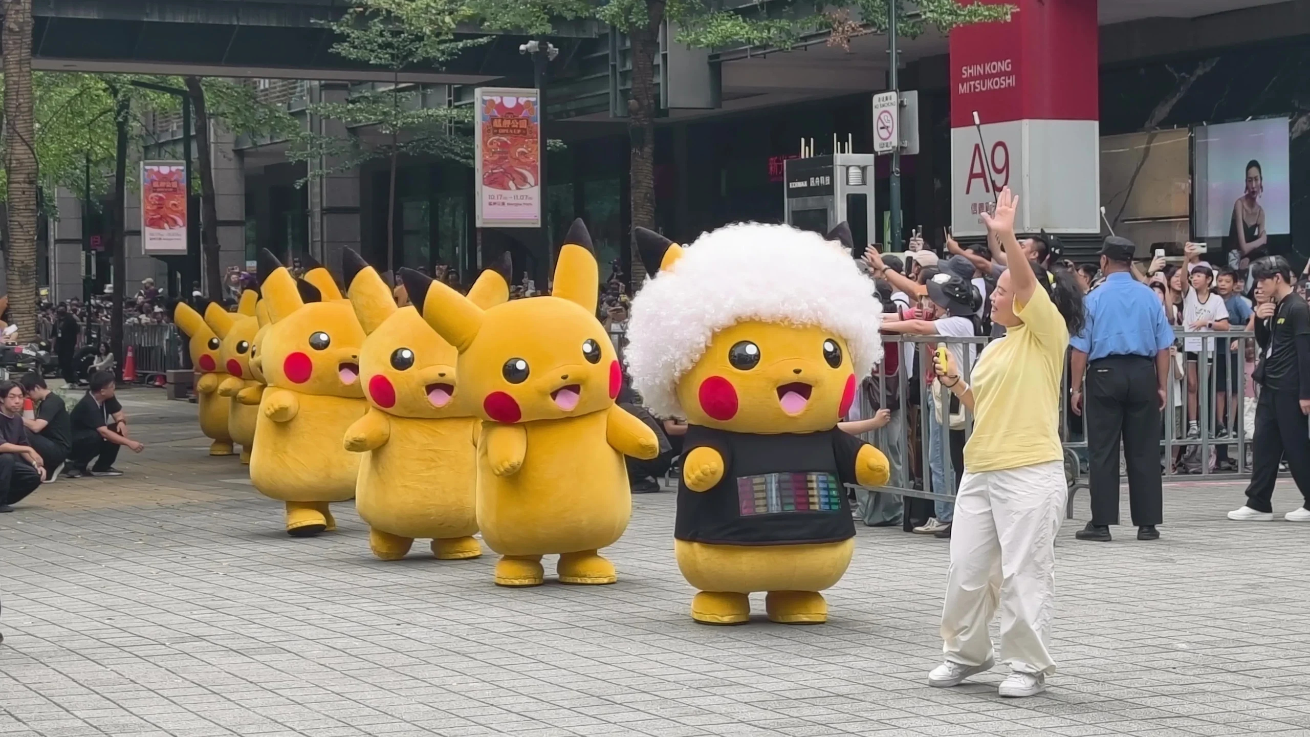 【開箱】寶可夢 30 週年「PokéXciting!」台北登場！爆炸頭皮卡丘現身信義商圈　盛大遊行、電音派對賣力開跳！