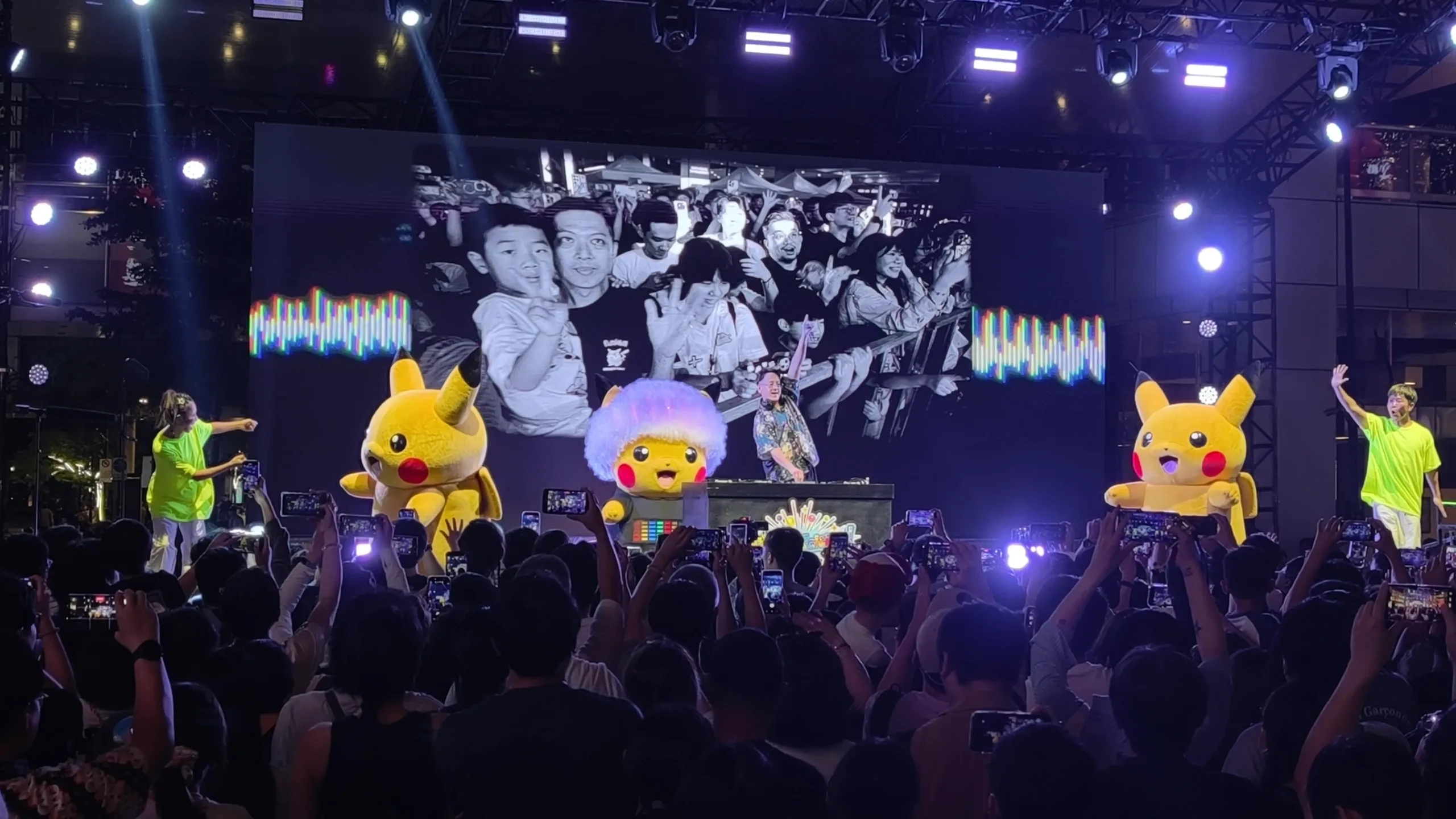 【開箱】寶可夢 30 週年「PokéXciting!」台北登場！爆炸頭皮卡丘現身信義商圈　盛大遊行、電音派對賣力開跳！