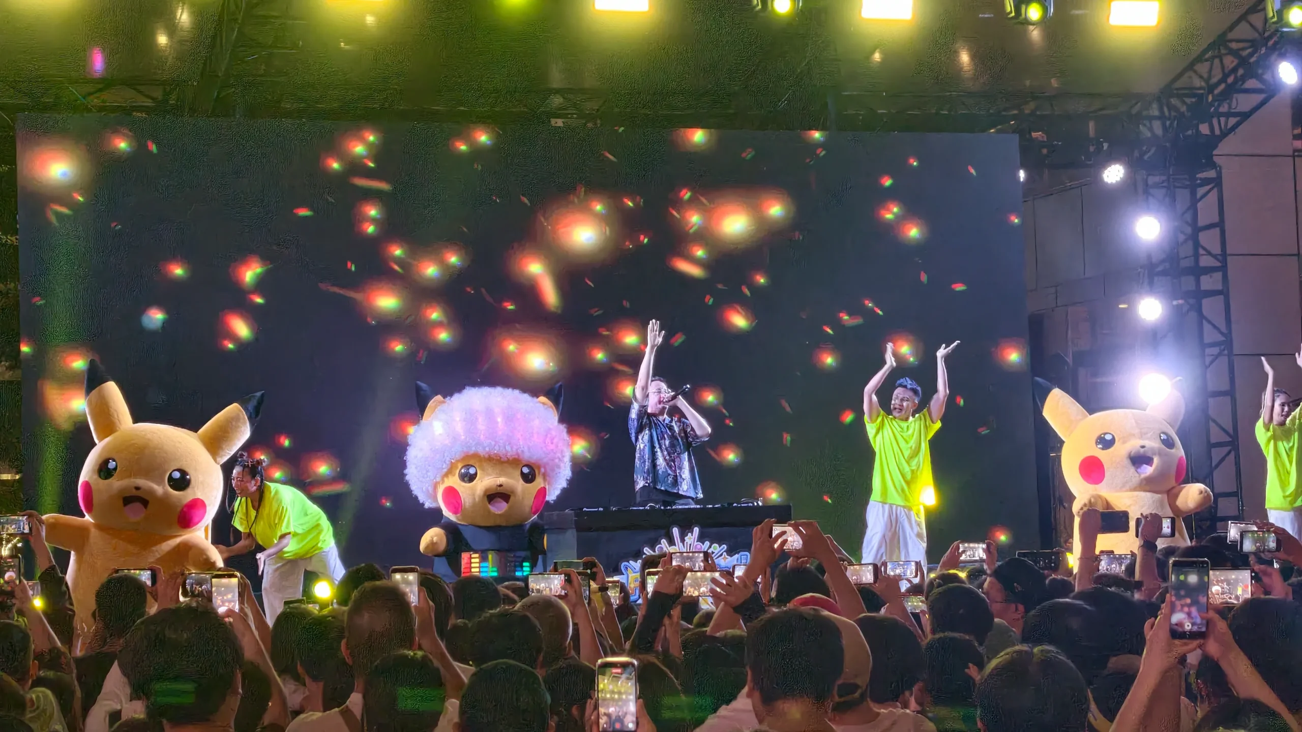 【開箱】寶可夢 30 週年「PokéXciting!」台北登場！爆炸頭皮卡丘現身信義商圈　盛大遊行、電音派對賣力開跳！