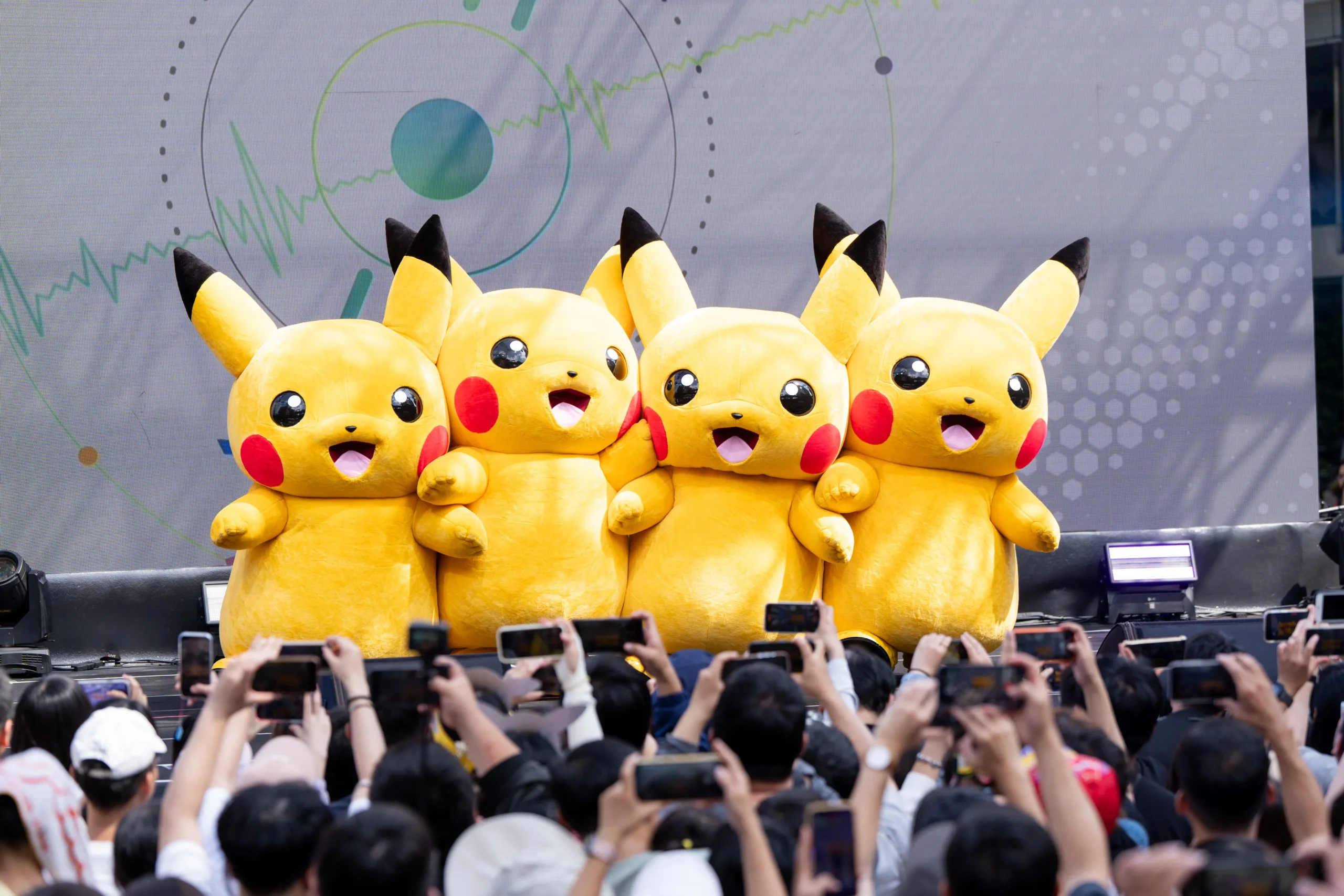 【開箱】寶可夢 30 週年「PokéXciting!」台北登場！爆炸頭皮卡丘現身信義商圈　盛大遊行、電音派對賣力開跳！