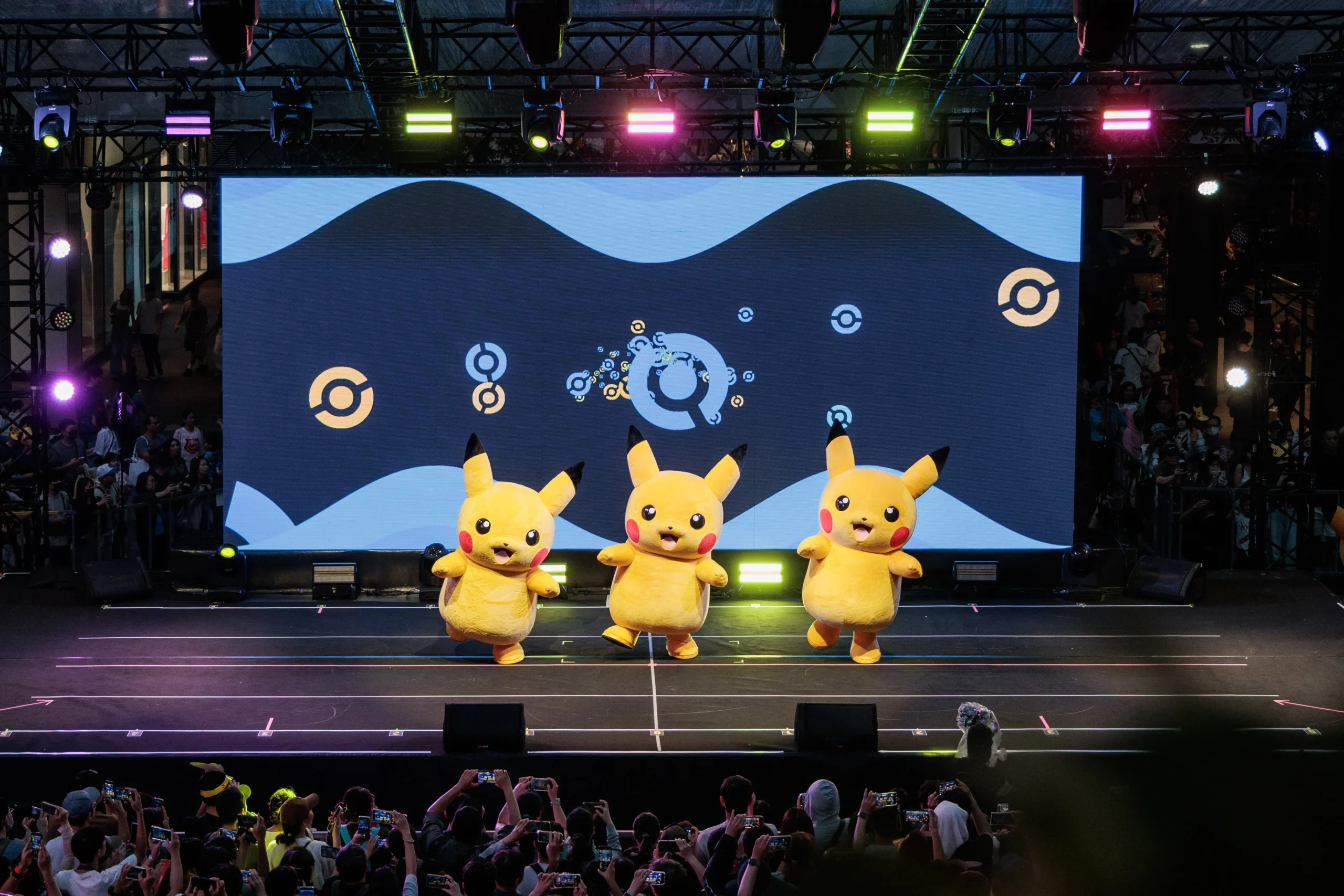 【開箱】寶可夢 30 週年「PokéXciting!」台北登場！爆炸頭皮卡丘現身信義商圈　盛大遊行、電音派對賣力開跳！
