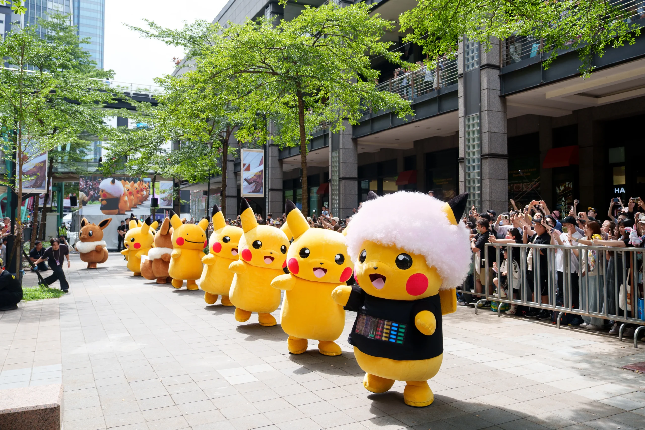 【開箱】寶可夢 30 週年「PokéXciting!」台北登場！爆炸頭皮卡丘現身信義商圈　盛大遊行、電音派對賣力開跳！