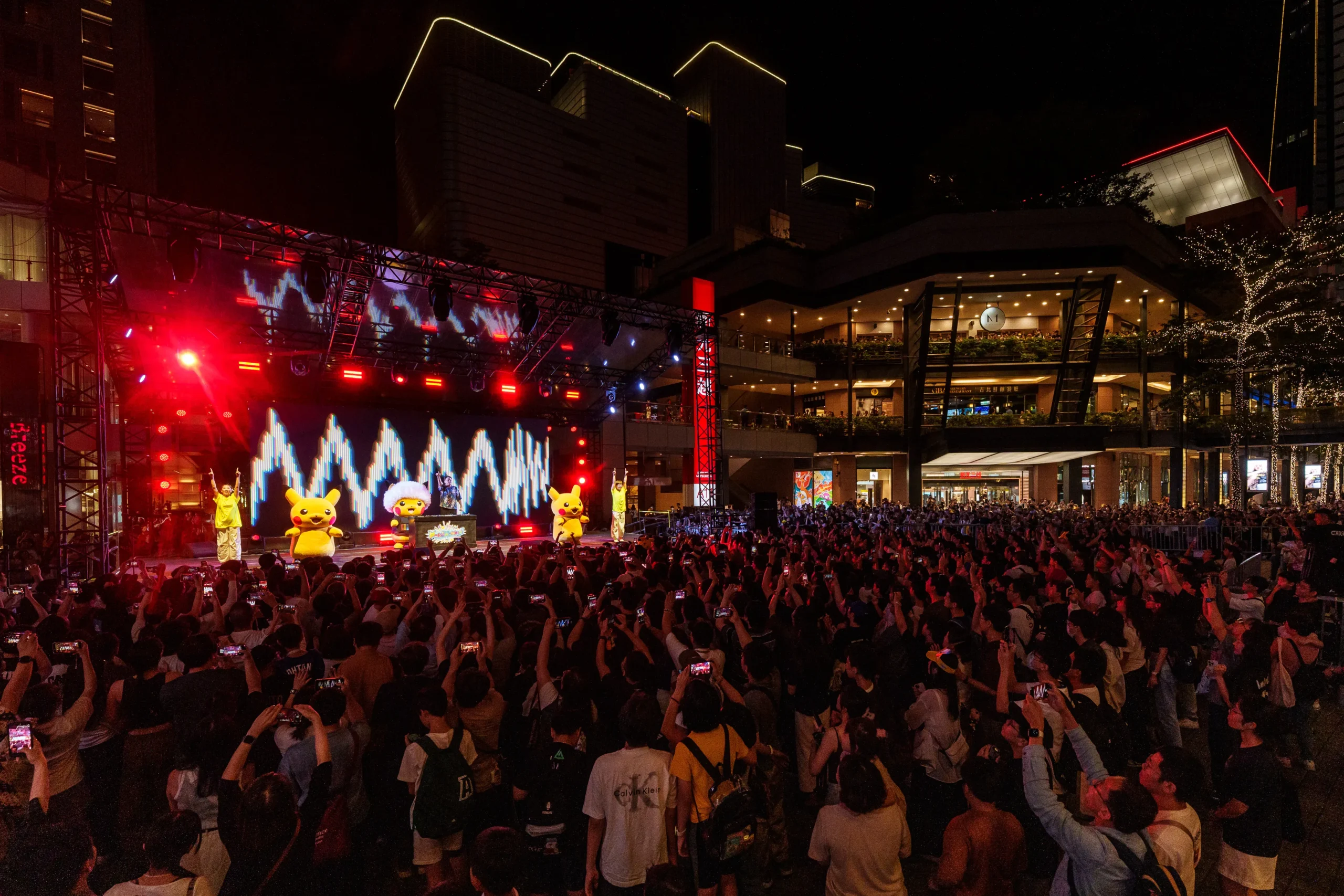 【開箱】寶可夢 30 週年「PokéXciting!」台北登場！爆炸頭皮卡丘現身信義商圈　盛大遊行、電音派對賣力開跳！